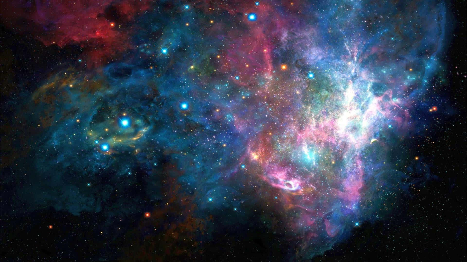Celestial 桌布 壁紙 — 一個充滿活力的宇宙星雲，在佈滿星星的黑色虛空中，旋轉著電光藍、粉紅和火紅的色彩。