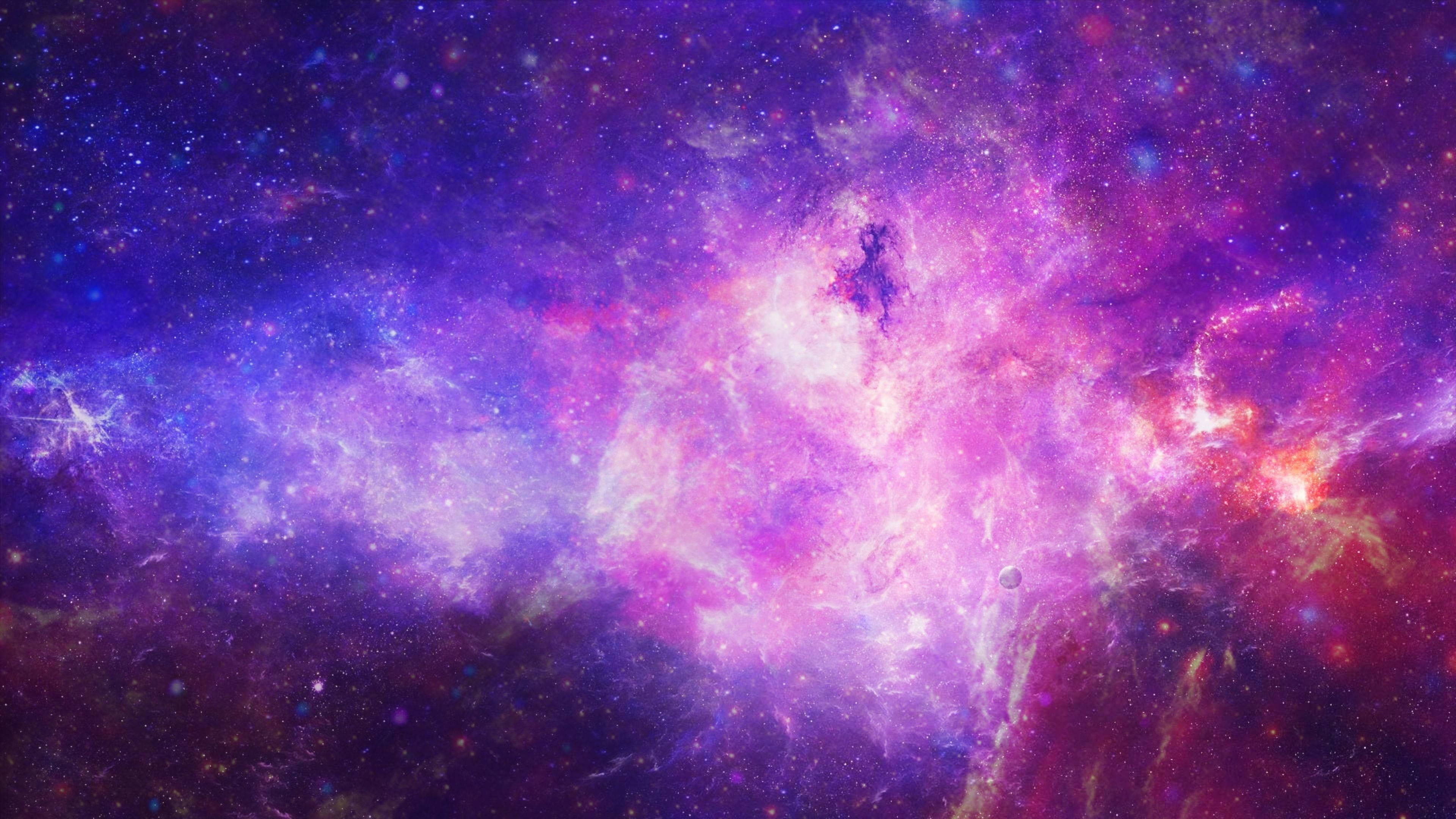 4K ultra HD galaxy 桌布 壁紙 — 一個充滿活力的宇宙星雲，在星空中旋轉，呈現紫色、粉紅色和藍色色調。