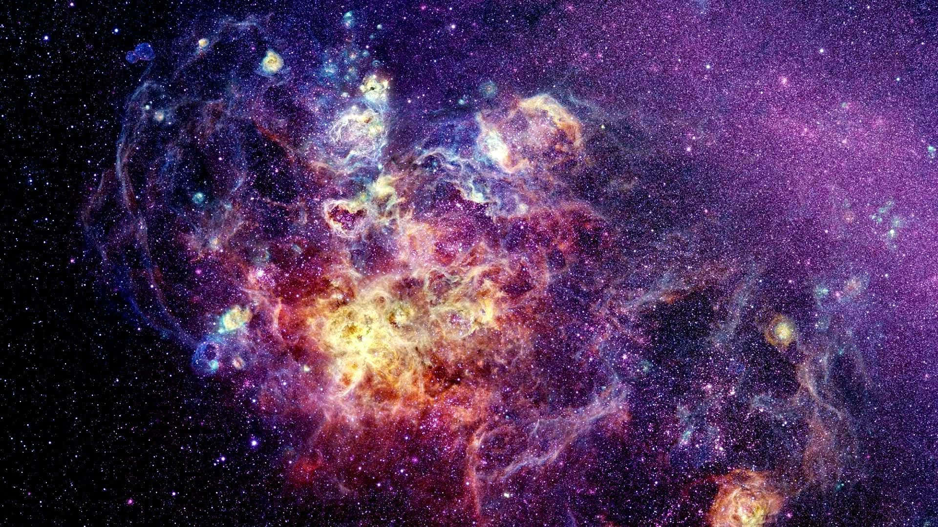 1920 X 1080 Nebula 桌布 壁紙 — 一個充滿活力的宇宙星雲，在星空背景下旋轉著紫色、橙色和藍色的氣體。