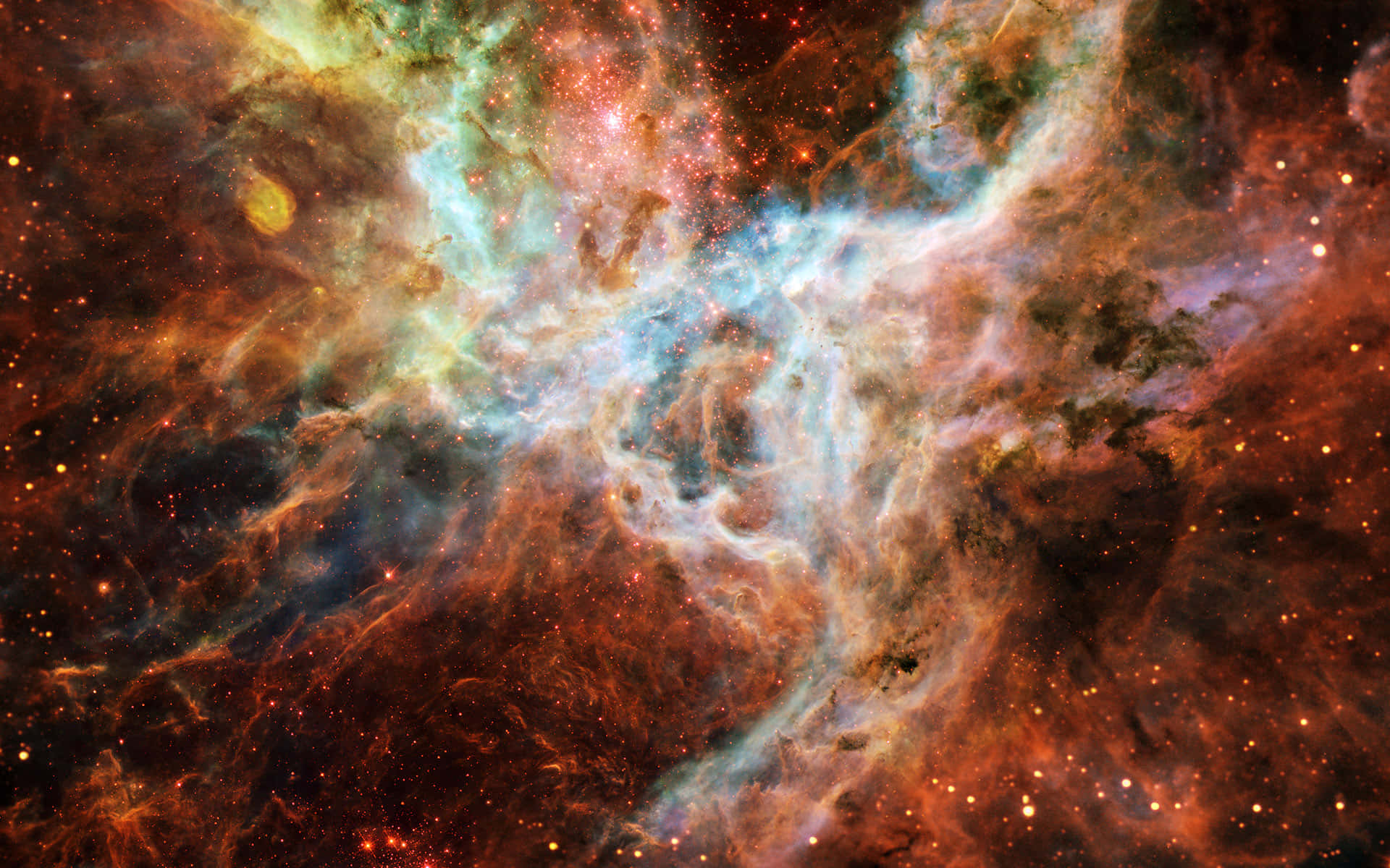 桌布 壁紙 — 一個充滿活力的宇宙星雲，在星空背景下旋轉著火紅和冷藍色。