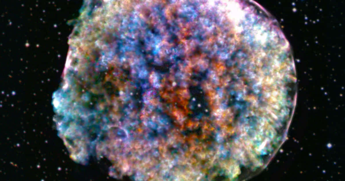 Outerspace 桌布 壁紙 — 一個充滿活力的宇宙星雲，在星空背景下旋轉著藍色、橙色和紫色的氣體。