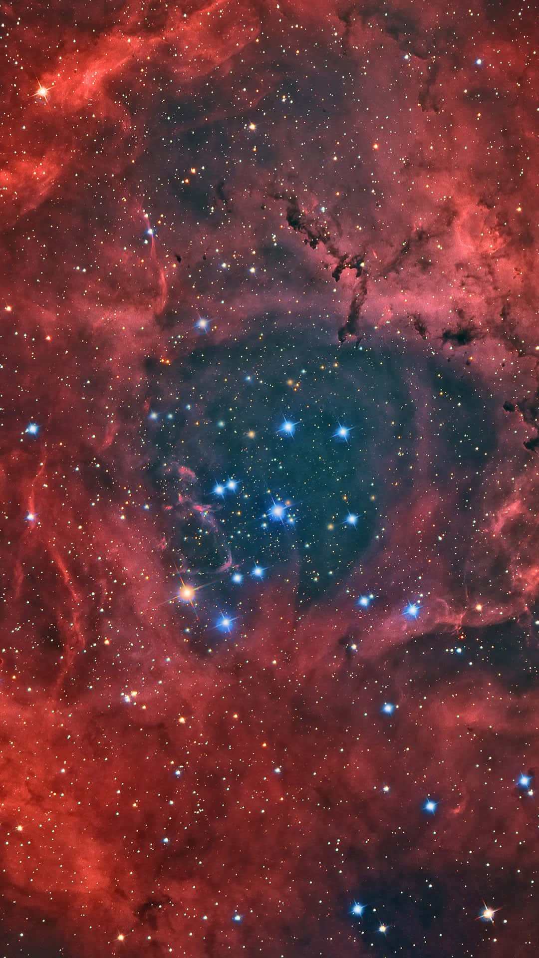 星雲 桌布 壁紙 — 一個充滿活力的宇宙星雲，在深空中旋轉著發光的紅色雲團和明亮的藍色星星。