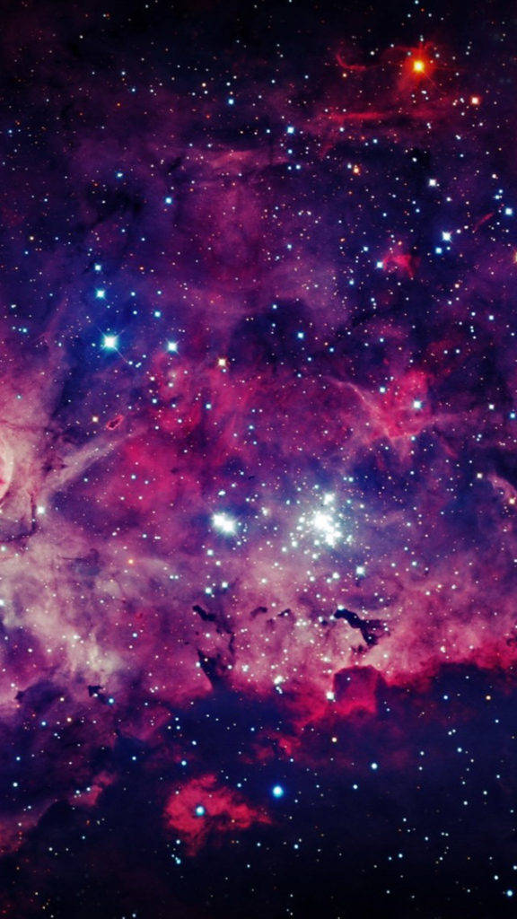 銀河 iPhone 桌布 壁紙 — 一個充滿活力的宇宙星雲，在深邃的太空背景下，洋紅色和靛藍色的雲層中點綴著燦爛的星星。