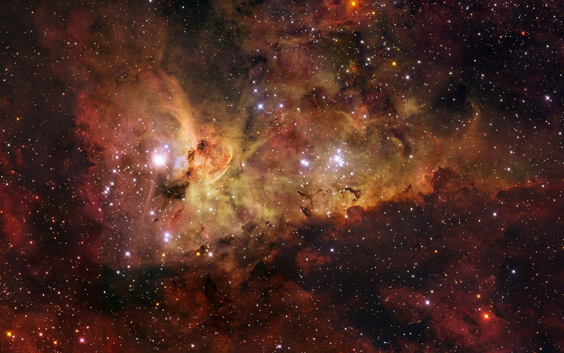 Carina Nebula 桌布 壁紙 — 一個充滿活力的宇宙星雲，旋轉著火紅、金色和深黑色，點綴著無數閃爍的星星。