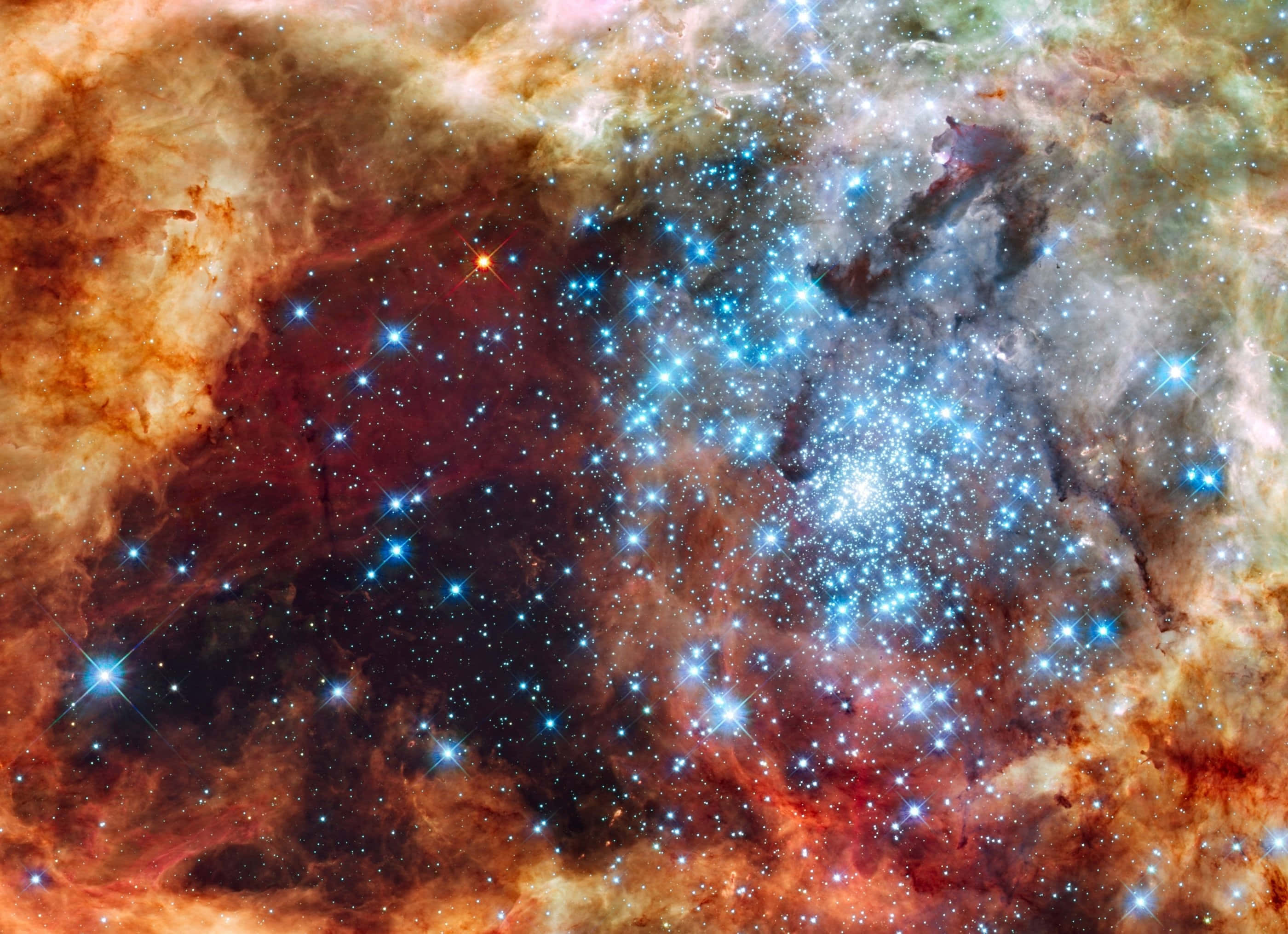 Star Cluster 桌布 壁紙 — 一個充滿活力的宇宙星雲，火橙色和冷藍色的氣體雲團旋轉交織，點綴著閃爍的星星。
