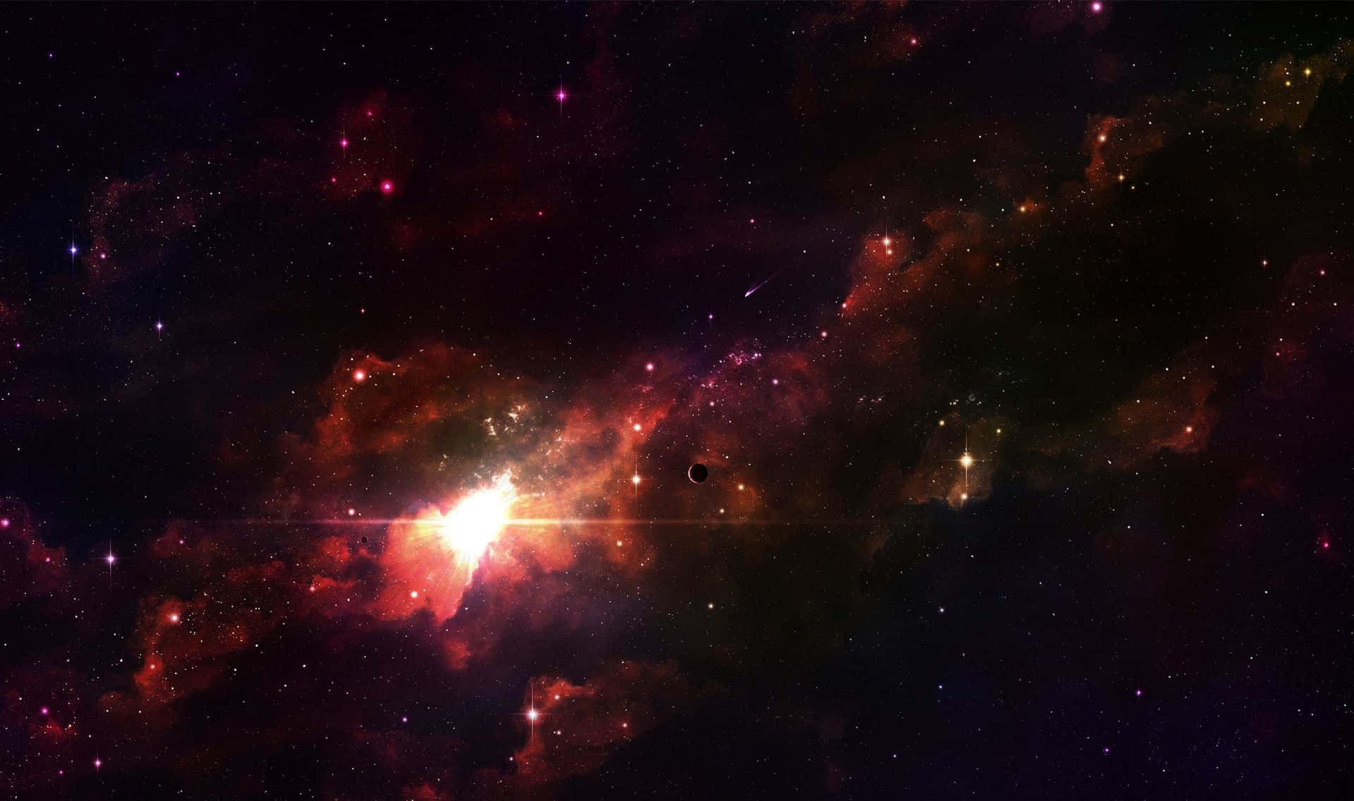 Mysterious 桌布 壁紙 — 一個充滿活力的宇宙星雲在佈滿星星的黑暗虛空中散發出火紅和橙色的光芒。