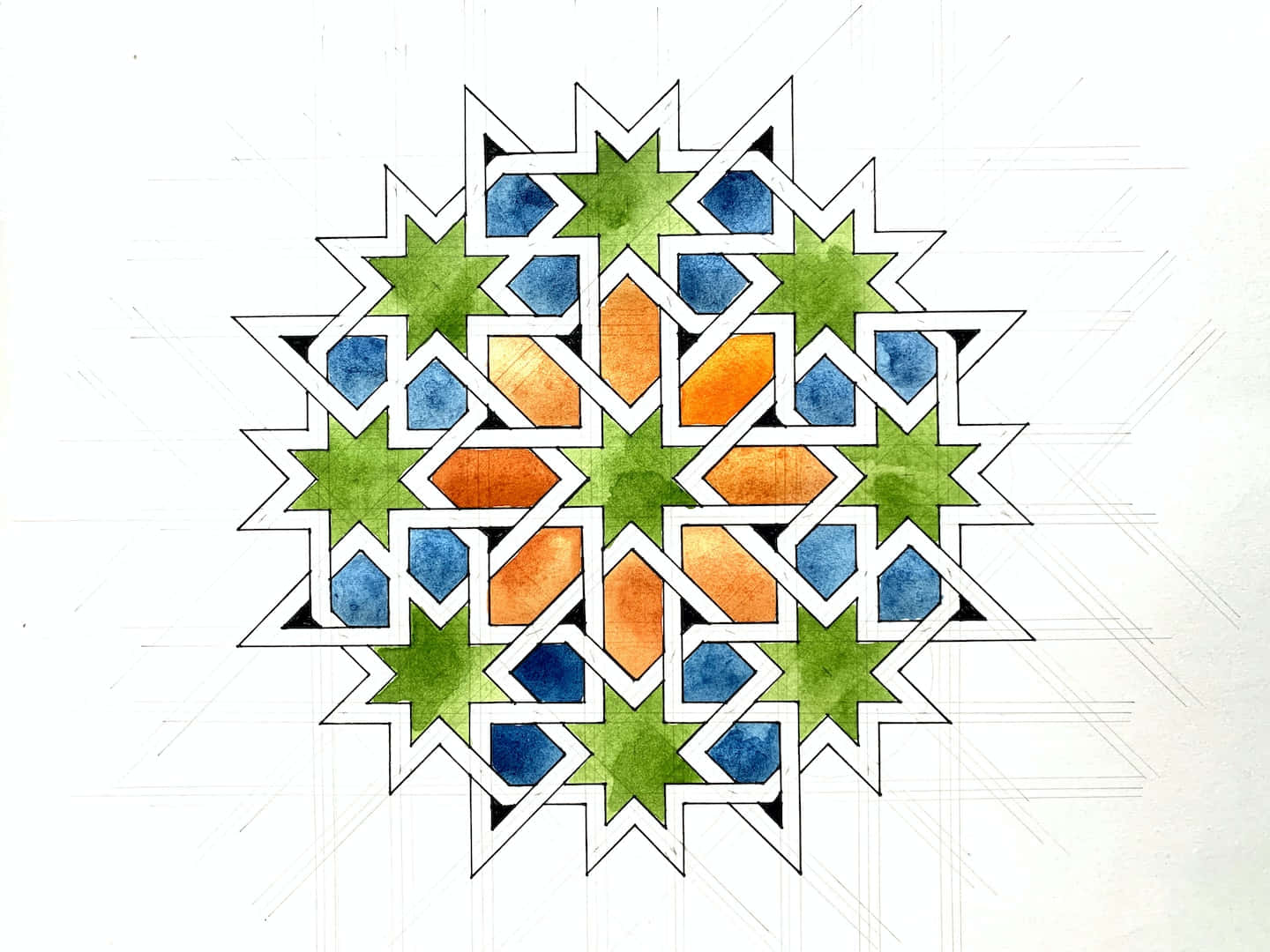 Geometric Pattern 桌布 壁紙 — 一個充滿活力的幾何曼陀羅，帶有綠色、藍色和橙色的星形圖案，以白色勾勒在紋理紙背景上。