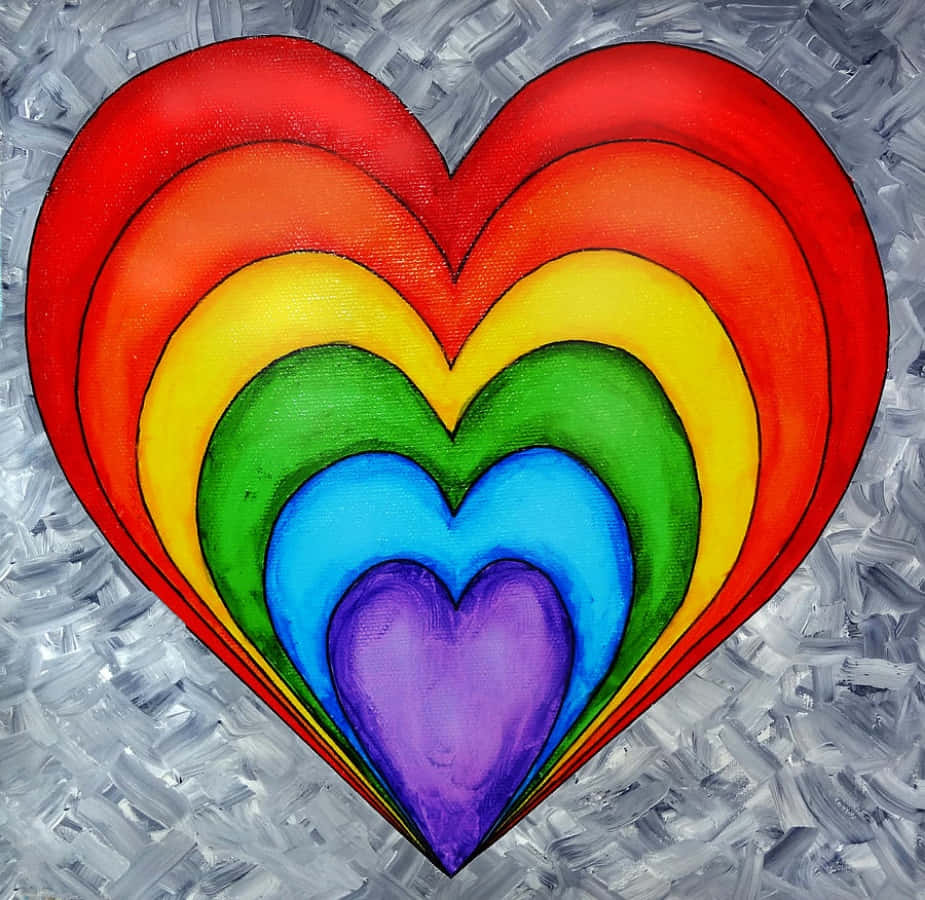 Heart Art 桌布 壁紙 — 一個充滿活力的彩虹心形，帶有同心層的紅色、橙色、黃色、綠色、藍色和紫色，置於紋理灰色背景上。