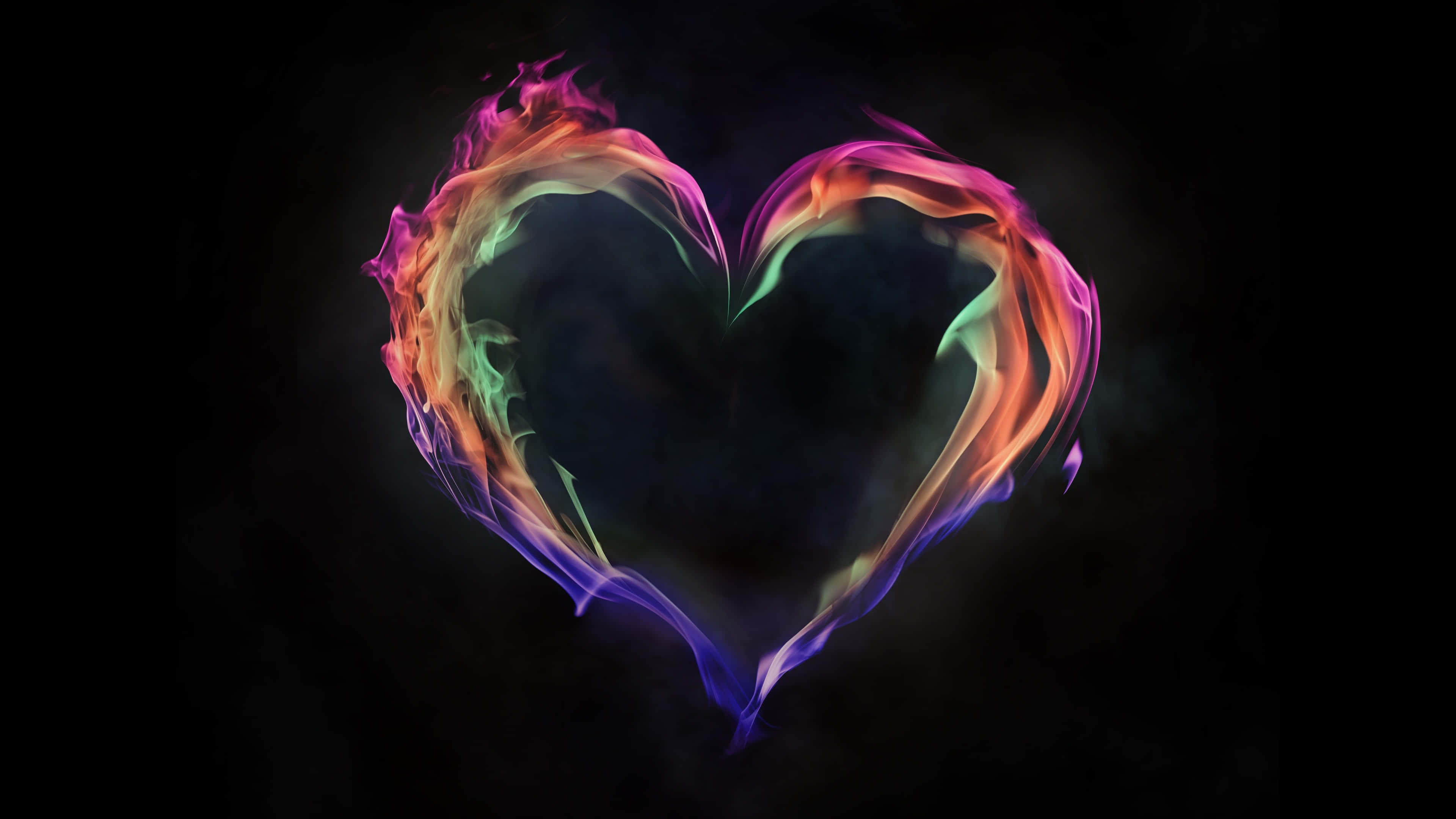 Heart Art 桌布 壁紙 — 一個充滿活力的彩虹色心形火焰在黑暗背景上旋轉，邊緣發光。