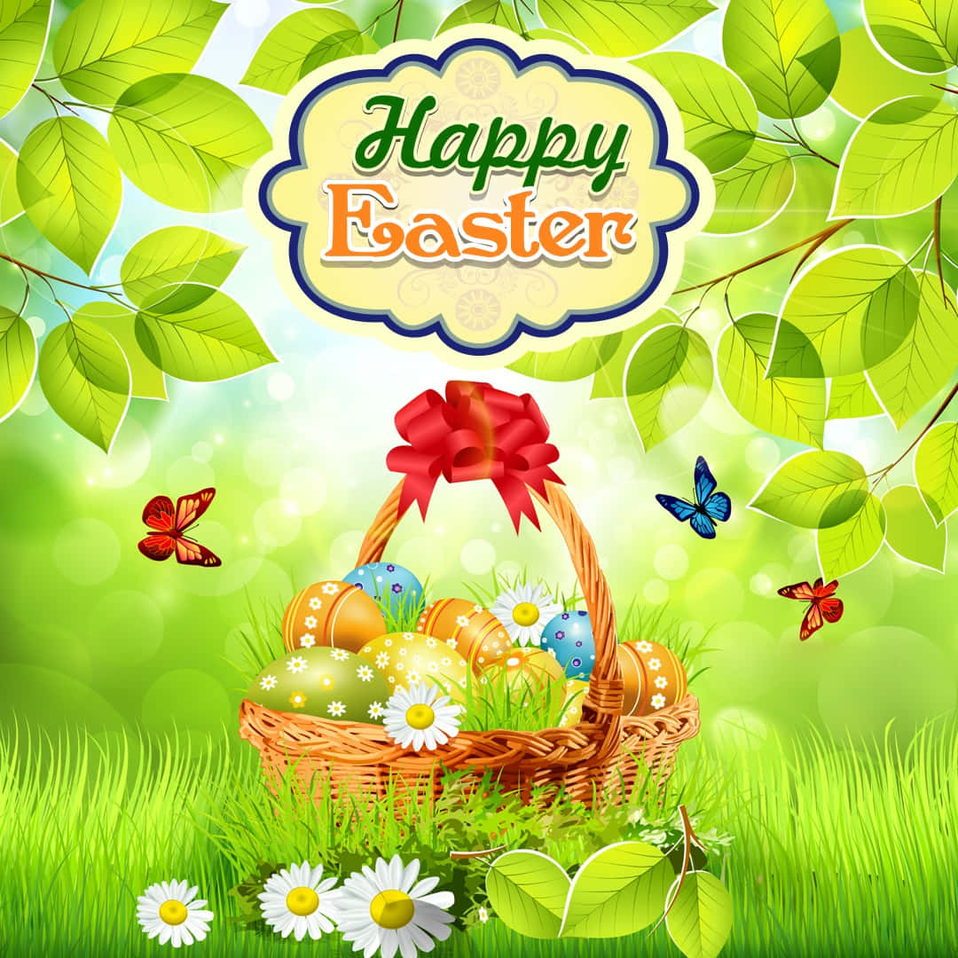 Happy Easter 桌布 壁紙 — 一個充滿活力的復活節籃子，裝滿了色彩繽紛的雞蛋和雛菊，放在茂密的綠草中，樹枝葉茂，蝴蝶翩翩飛舞。