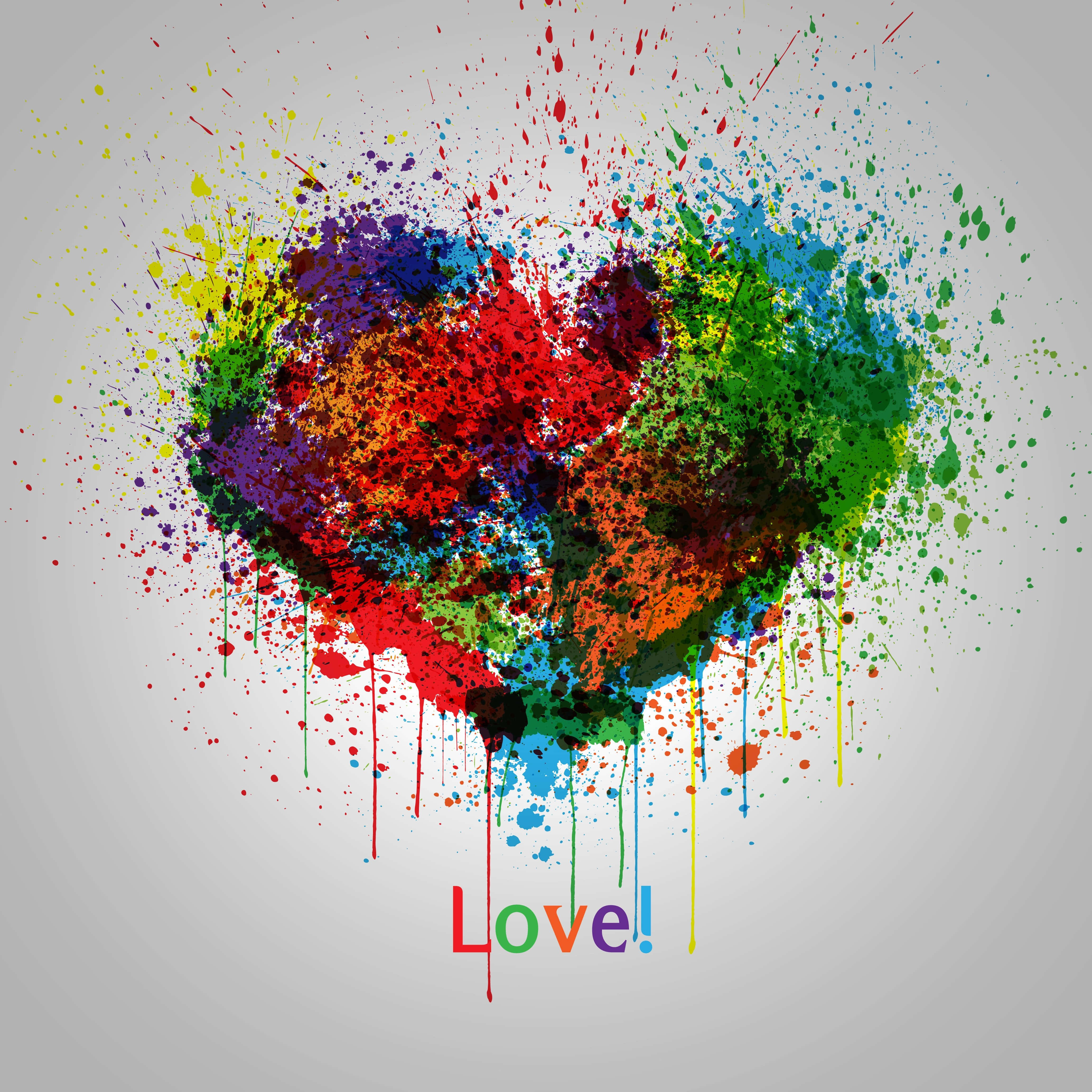 Heart Art 桌布 壁紙 — 一個充滿活力的心形多色油漆飛濺在灰色背景上滴落，下方有「Love!」字樣。