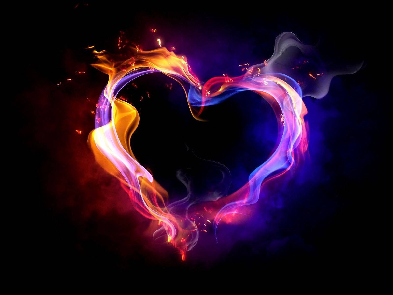 Love Heart 桌布 壁紙 — 一個充滿活力的心形火焰和煙霧在深色背景上以火橙色和電光藍色旋轉。