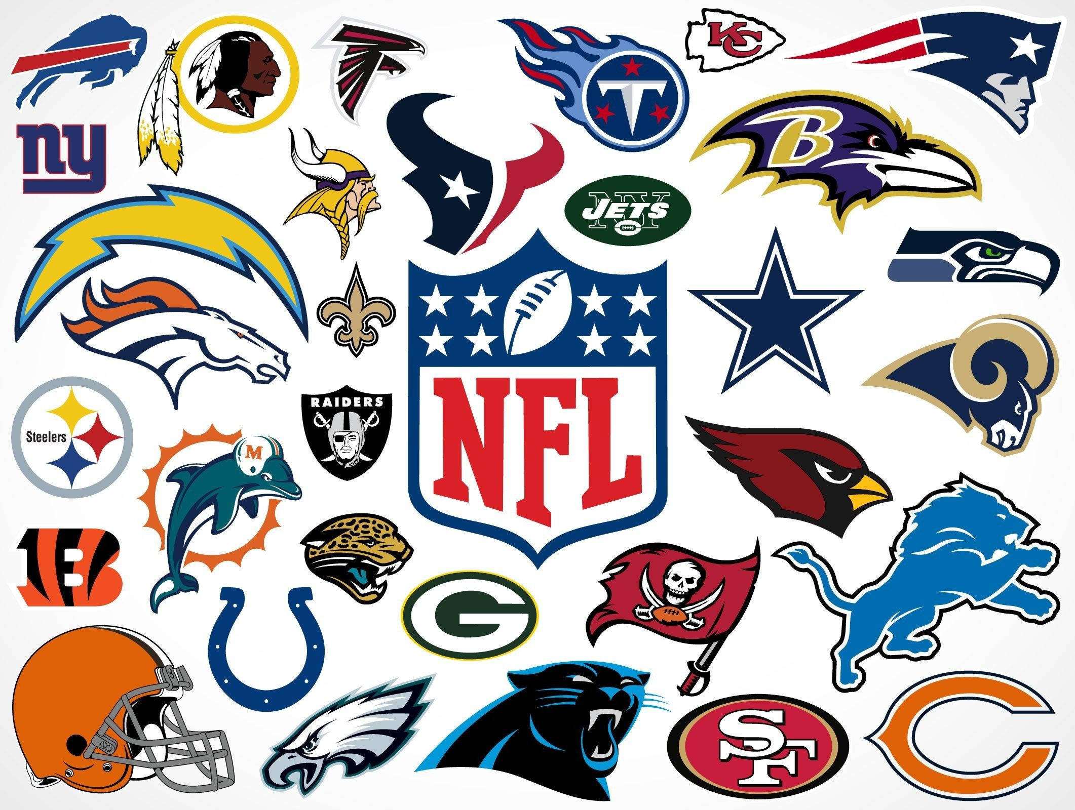 NFL Teams 桌布 壁紙 — 一個充滿活力的拼貼畫，展示NFL球隊標誌和徽章，排列在白色背景上。