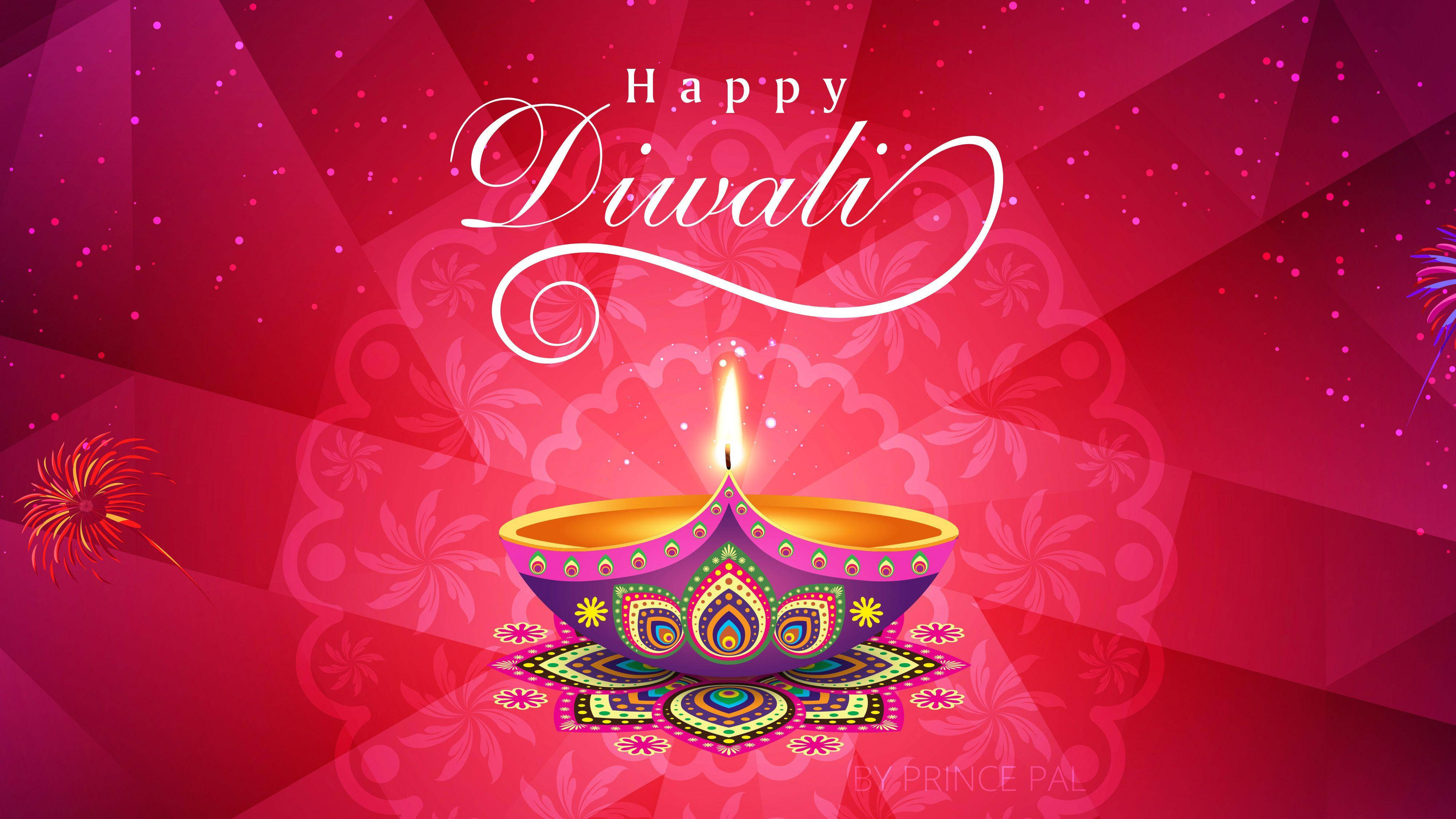 Happy Diwali 桌布 壁紙 — 一個充滿活力的排燈節迪亞，中心有發光的火焰，背景是幾何粉紅色，帶有煙火和節日文字。