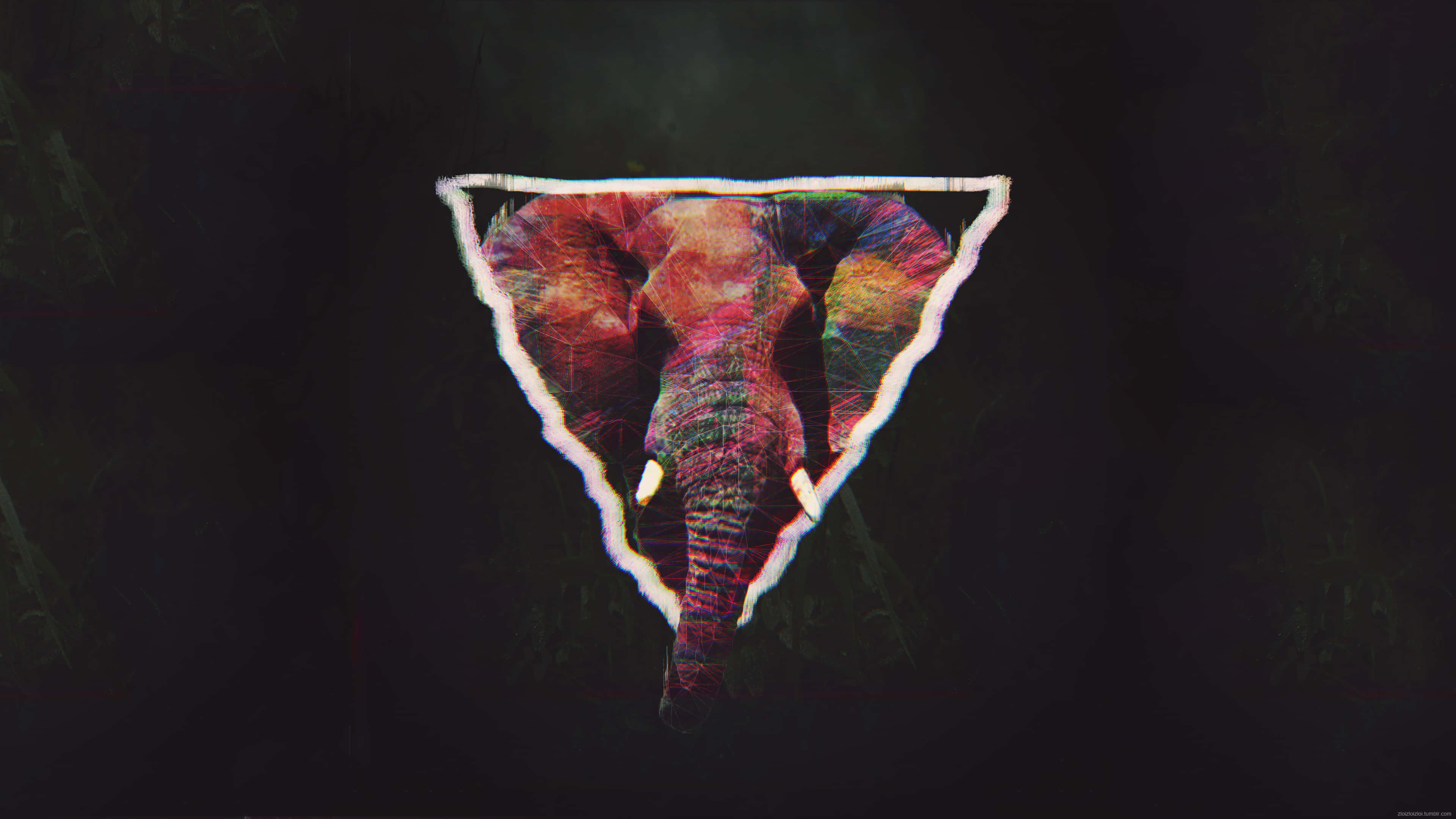 Elephant Laptop 桌布 壁紙 — 一個充滿活力的故障藝術大象頭，鑲嵌在白色三角形內，背景為深色紋理。