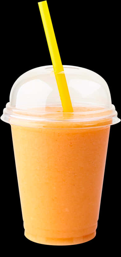 Fruit Juice 桌布 壁紙 — 一個充滿活力的橙色冰沙，裝在透明塑膠杯中，配有黃色吸管和圓頂蓋，背景為黑色。