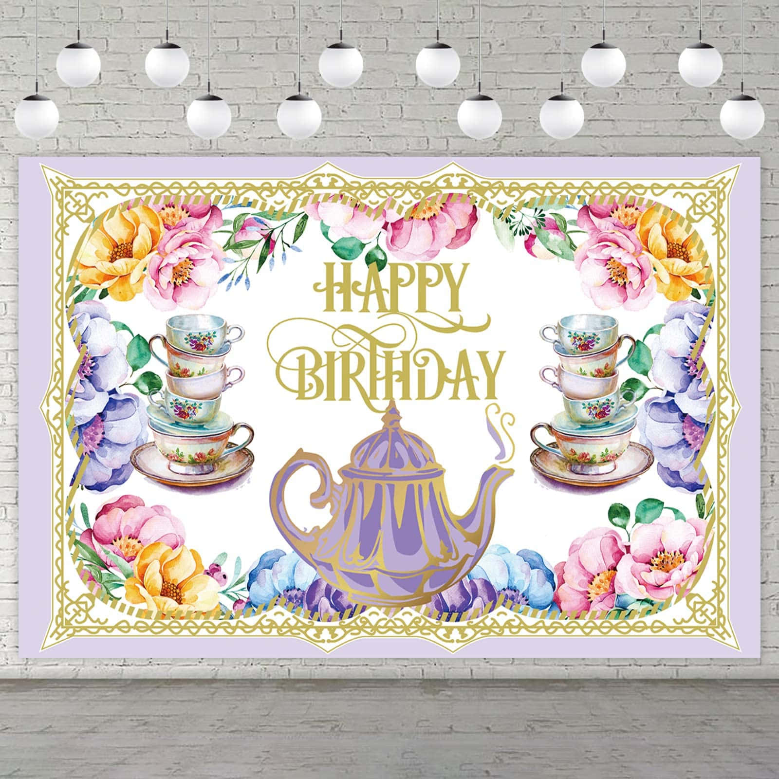 Tea Party 桌布 壁紙 — 一個充滿活力的水彩生日背景，包含紫色茶壺、花環和堆疊的茶杯，背景是白色磚牆和掛燈。