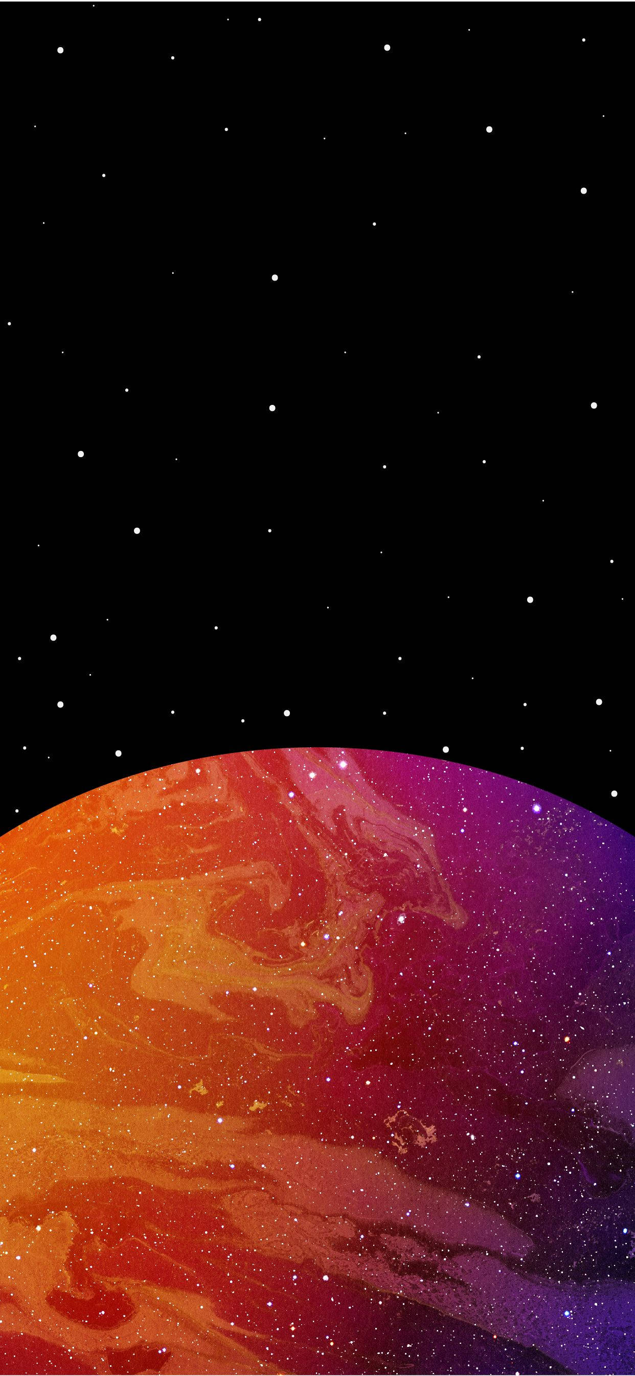 太空 iPhone 桌布 壁紙 — 一個充滿活力的漸變星球，帶有旋轉的橙色和紫色雲層，在繁星點點的黑色天空中升起。