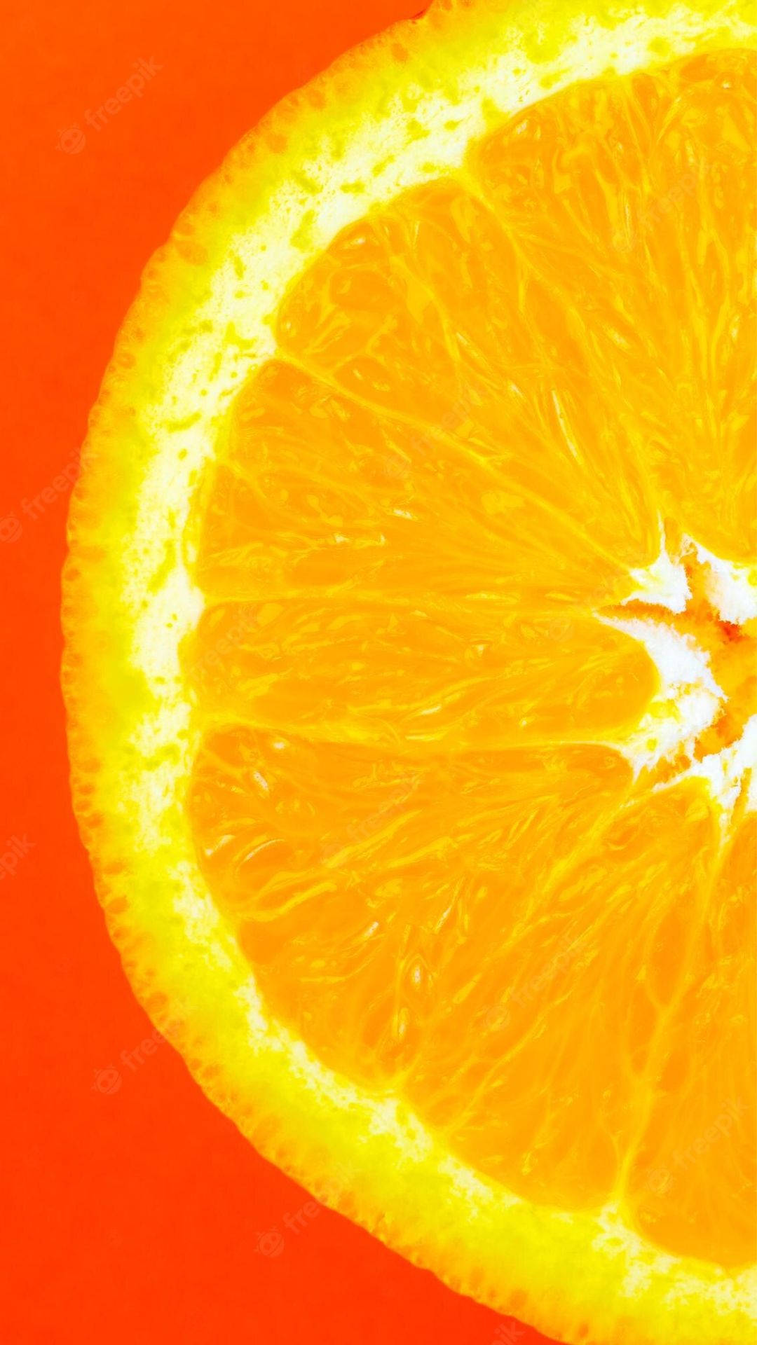 Orange Fruit 桌布 壁紙 — 一個充滿活力的特寫，多汁的橙片在火熱的橙色背景上閃耀。