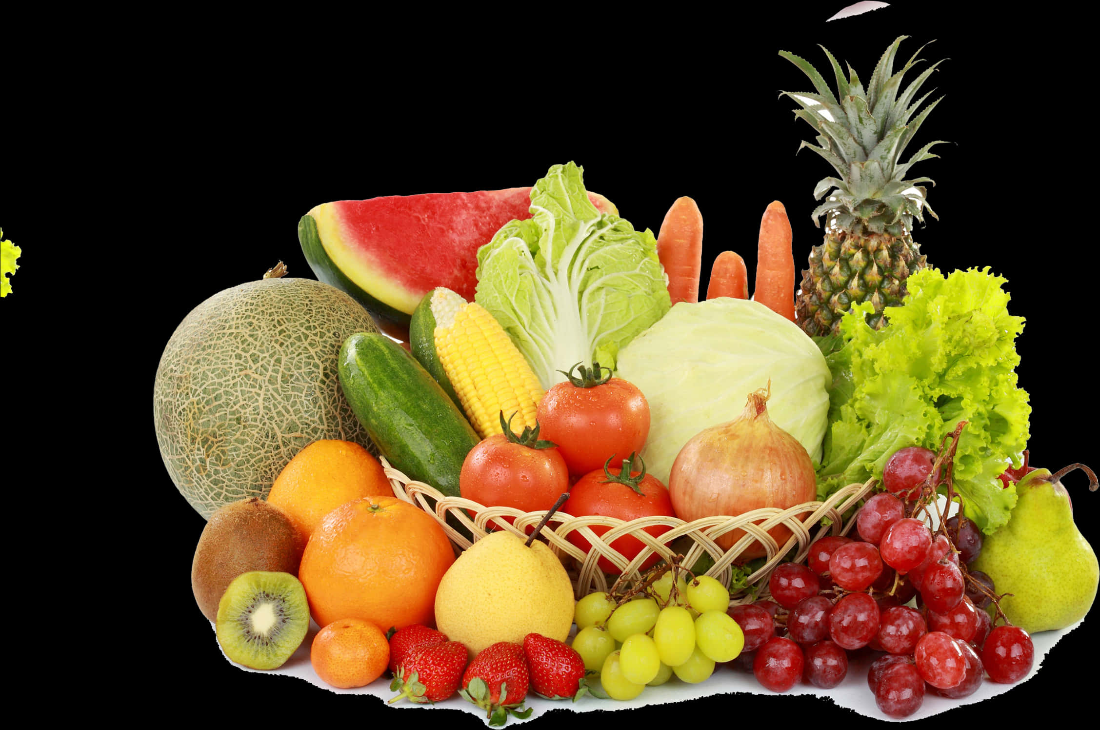 Vegetables 桌布 壁紙 — 一個充滿活力的籃子，裝滿了色彩繽紛的新鮮水果和蔬菜，襯托在純黑色背景上。