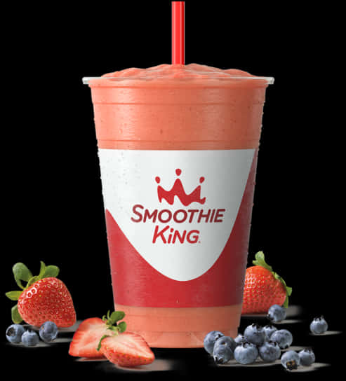 Smoothies 桌布 壁紙 — 一個充滿活力的粉紅色冰沙，放在品牌杯子裡，周圍是新鮮的草莓和藍莓，背景是黑色。