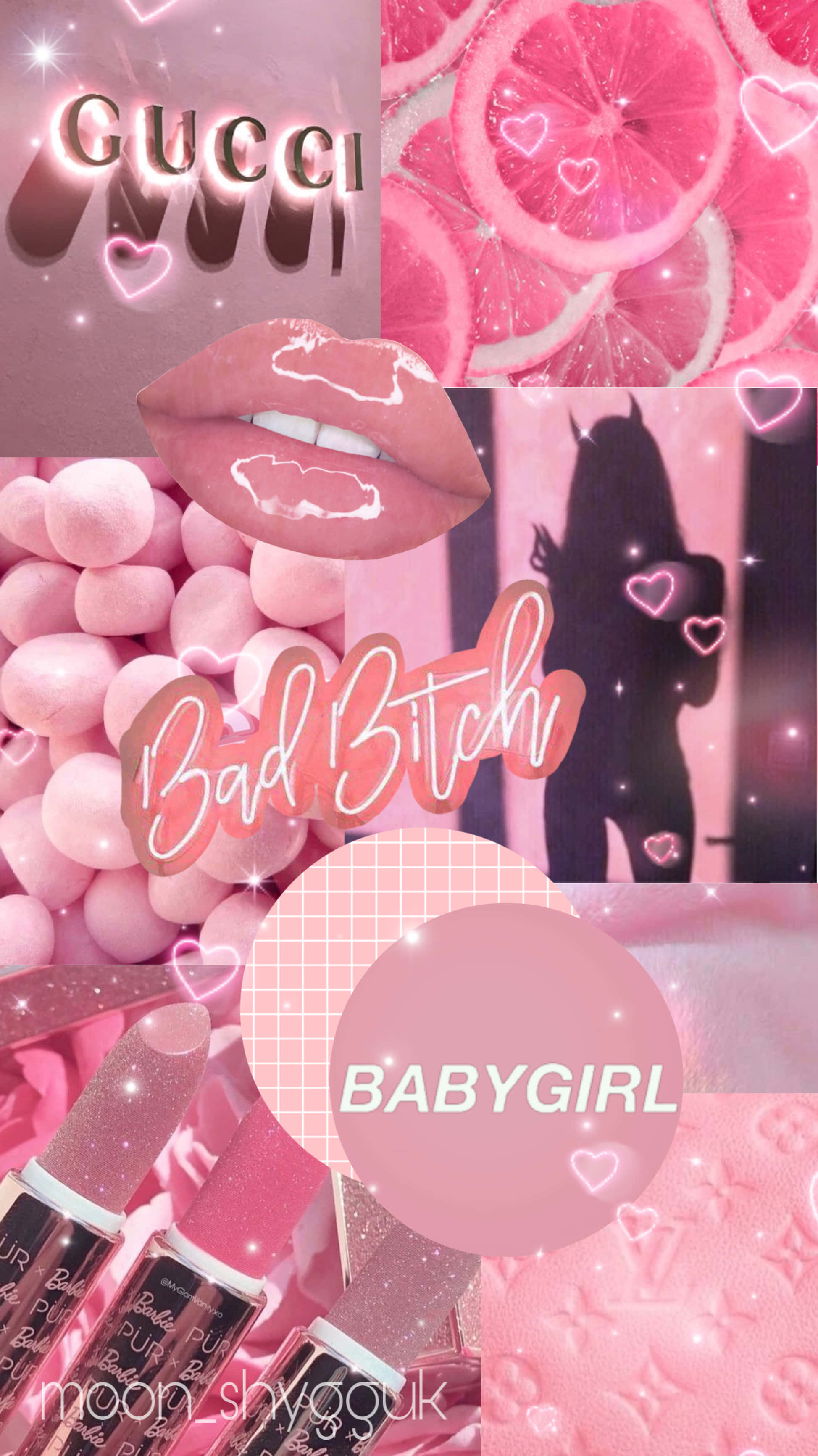 壞女孩美學 桌布 壁紙 — 一個充滿活力的粉紅色拼貼畫，包含嘴唇、糖果、唇膏、品牌標誌、心形和帶有閃亮亮片的剪影。
