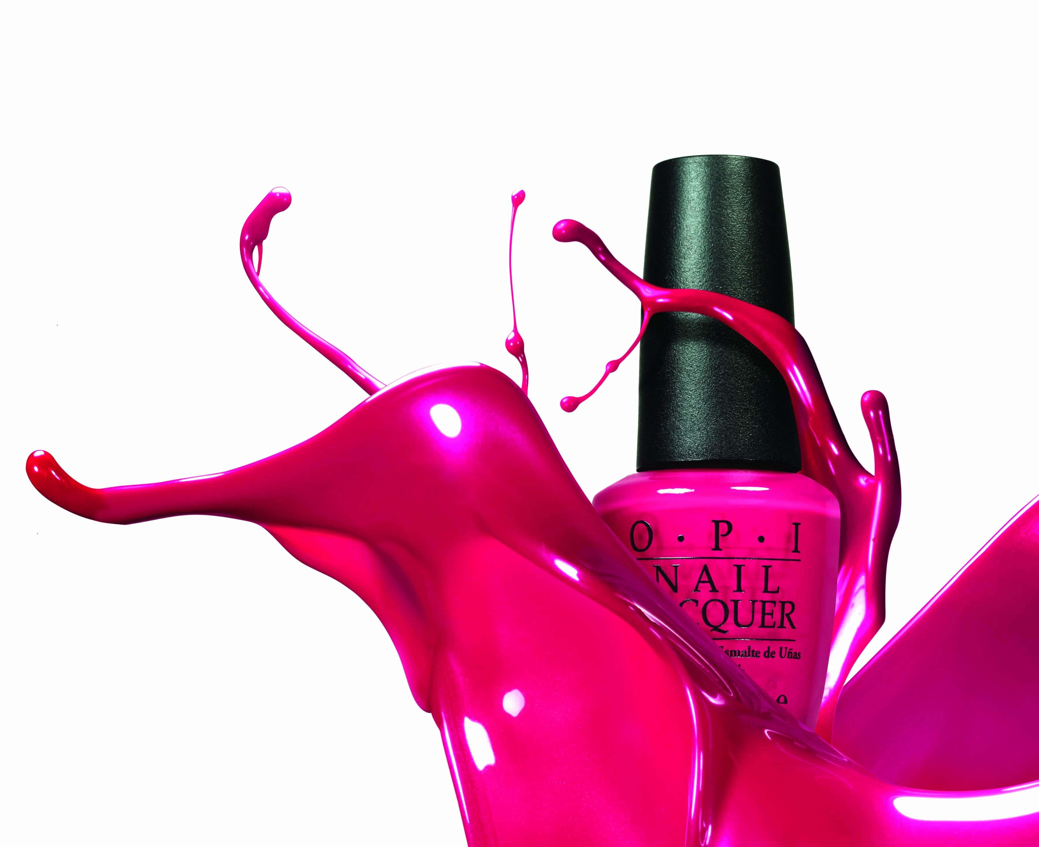 Pink Nails 桌布 壁紙 — 一個充滿活力的粉紅色指甲油瓶在純白背景上爆發出光澤的飛濺。