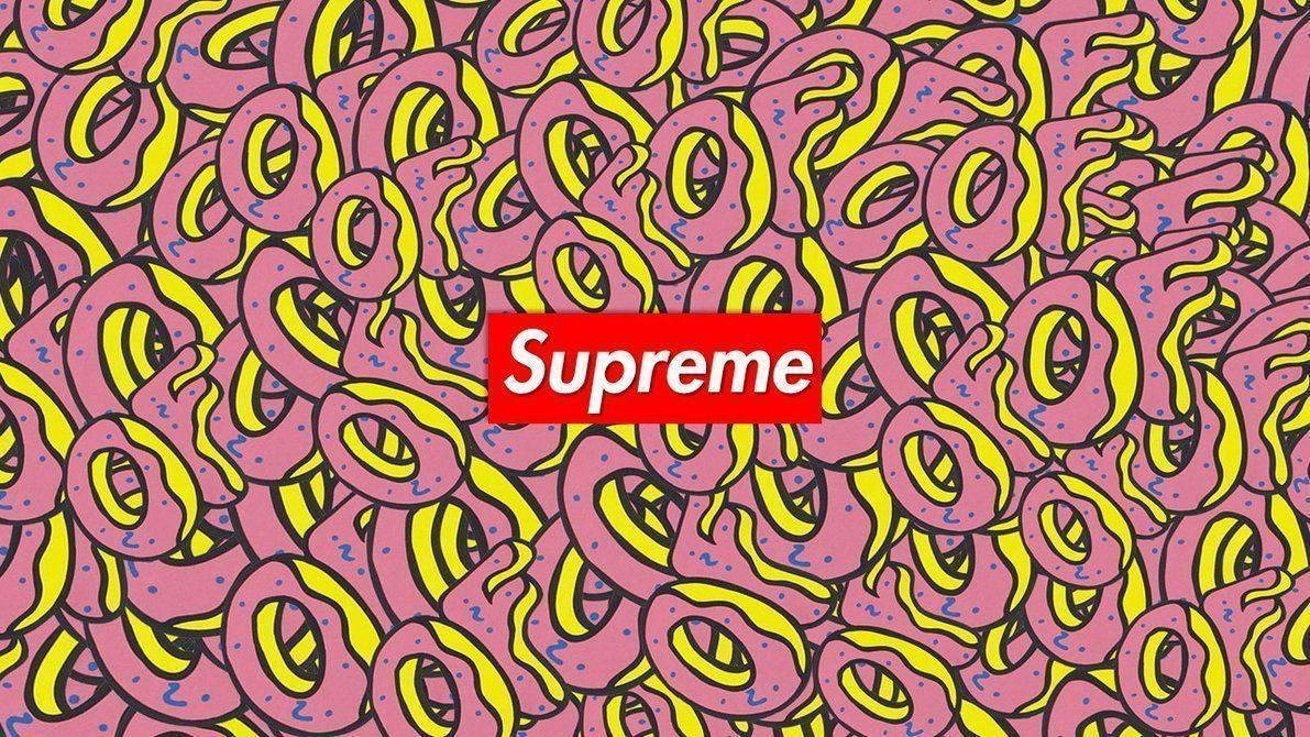 supreme 桌布 壁紙 — 一個充滿活力的粉紅色甜甜圈圖案，帶有黃色糖霜和藍色糖針，覆蓋整個圖像，中央有一個紅色的Supreme標誌。