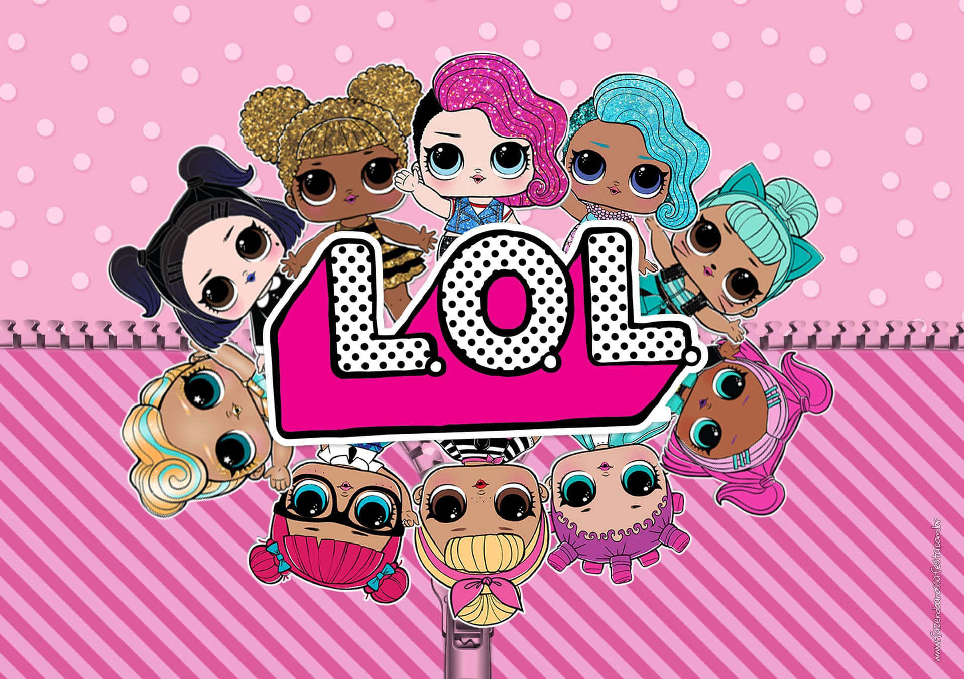 Lol Dolls 桌布 壁紙 — 一個充滿活力的粉紅色背景，帶有白色圓點和對角線條，展示了一組LOL Surprise娃娃圍繞著一個大型粉紅色'LOL'標誌。