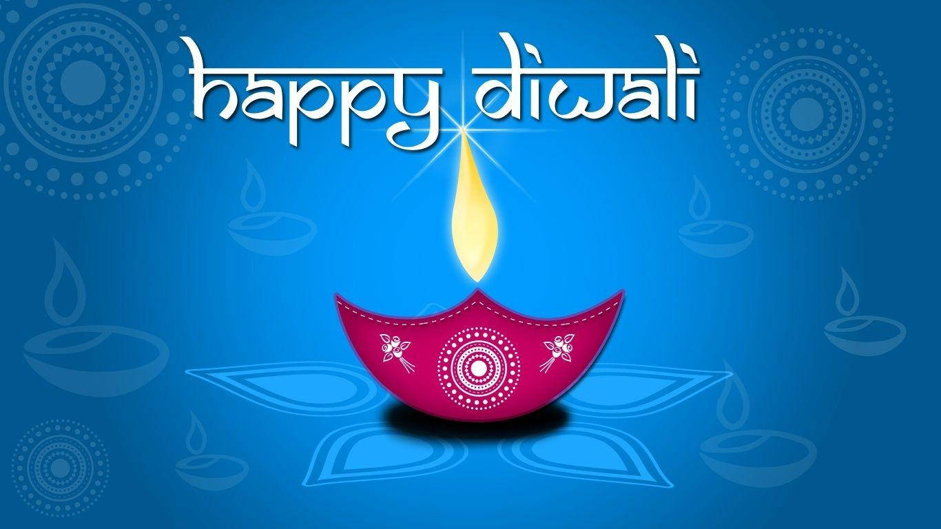 Happy Diwali 桌布 壁紙 — 一個充滿活力的粉紅色迪亞，中心有發光的火焰，藍色背景上裝飾著節日圖案和「happy diwali」文字。