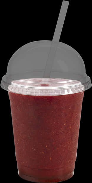 Fruit Juice 桌布 壁紙 — 一個充滿活力的紅色冰沙，裝在透明塑膠杯中，帶有圓頂蓋和吸管，背景為黑色。