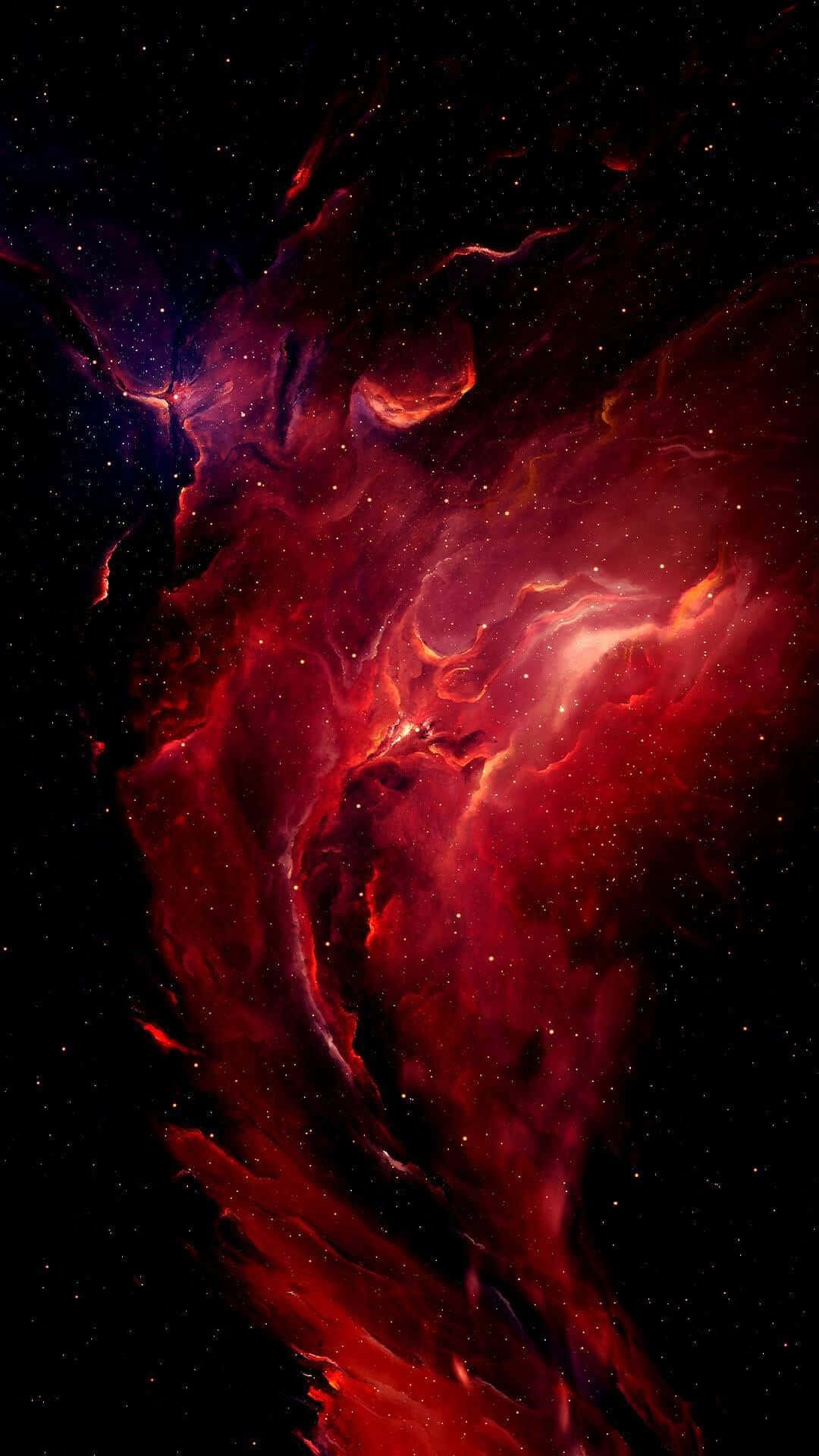 Android Oled 桌布 壁紙 — 一個充滿活力的紅色和紫色星雲在繁星點點的宇宙虛空中戲劇性地旋轉。