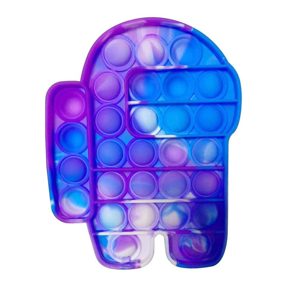 Fidget Toys 桌布 壁紙 — 一個充滿活力的紫色和藍色彈出式減壓玩具，形狀像標誌性的 Among Us 角色，背景是乾淨的白色。
