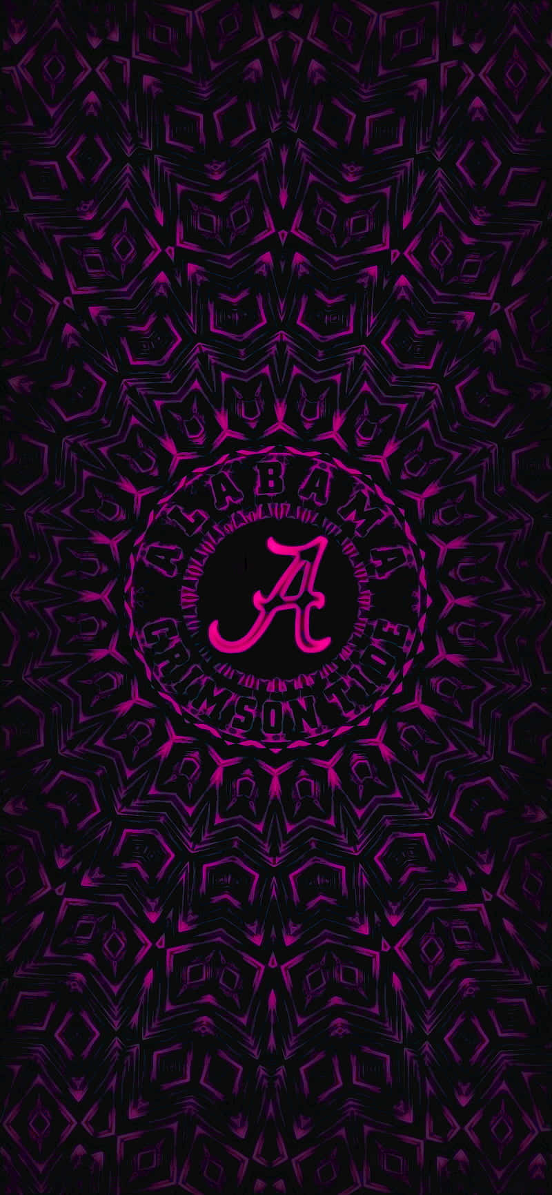 Alabama Football iPhone 桌布 壁紙 — 一個充滿活力的紫色和黑色萬花筒圖案圍繞著中央的阿拉巴馬紅潮隊標誌散發開來。