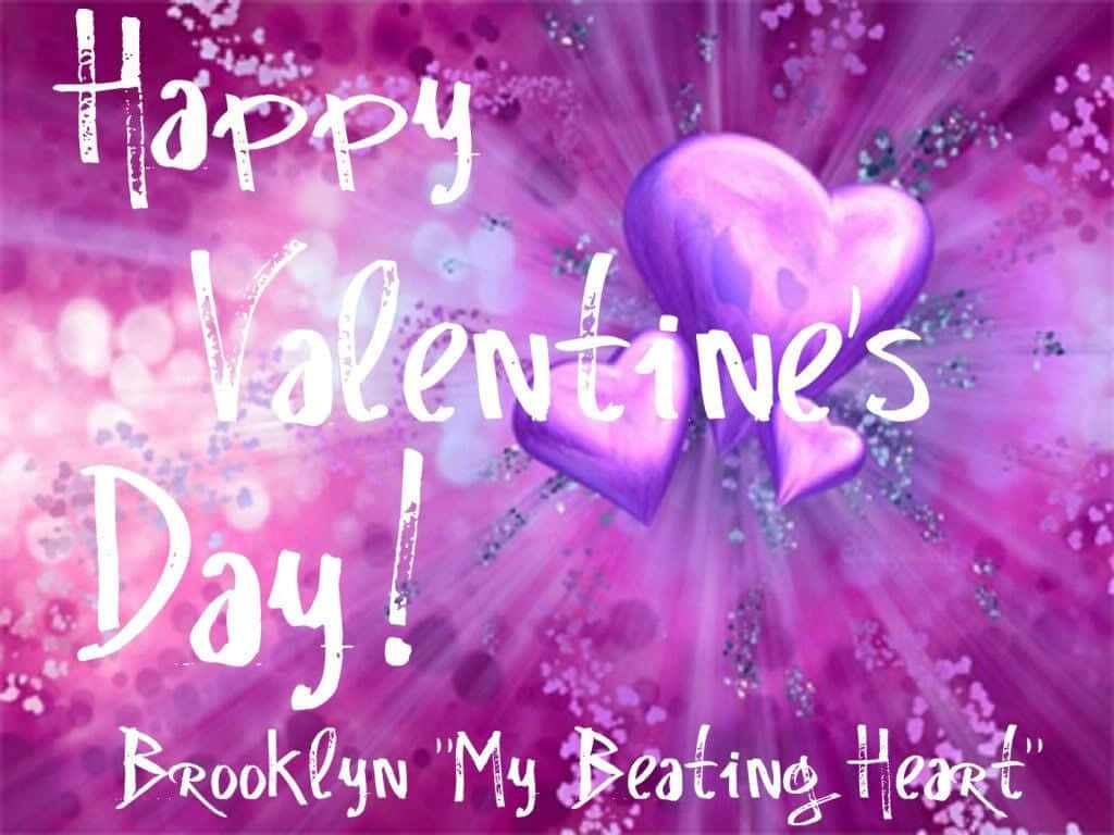 Happy Valentines Day 桌布 壁紙 — 一個充滿活力的紫色心形在發光的粉紅色背景上散發閃光，並帶有「Happy Valentine's Day!」文字。