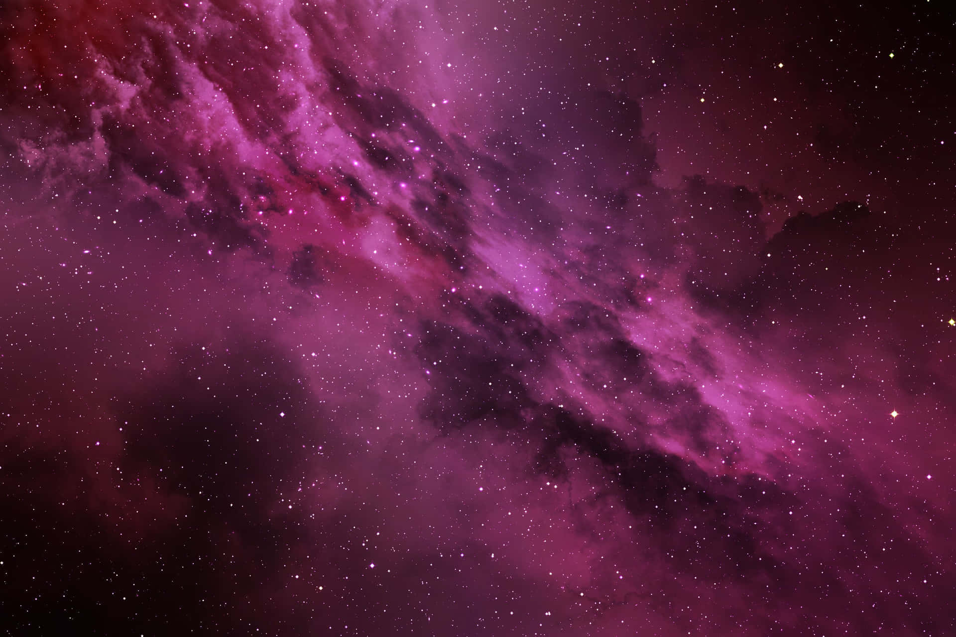 Purple Galaxy 桌布 壁紙 — 一個充滿活力的紫色星雲，在深邃的太空畫布上，與黑暗的宇宙塵埃和閃爍的星星一同旋轉。