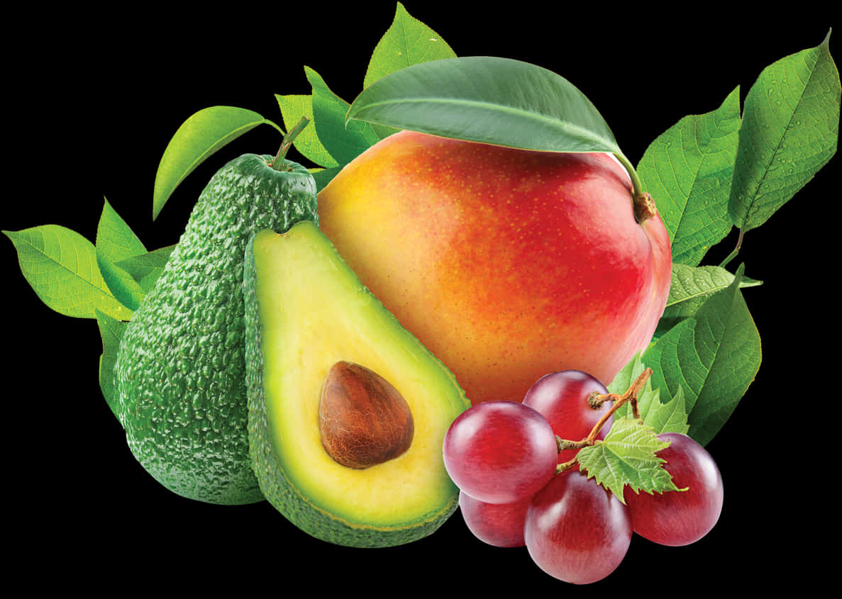Fruit 桌布 壁紙 — 一個充滿活力的組合，包括新鮮酪梨、芒果和紅葡萄，被茂盛的綠葉環繞，襯托在純黑背景上。