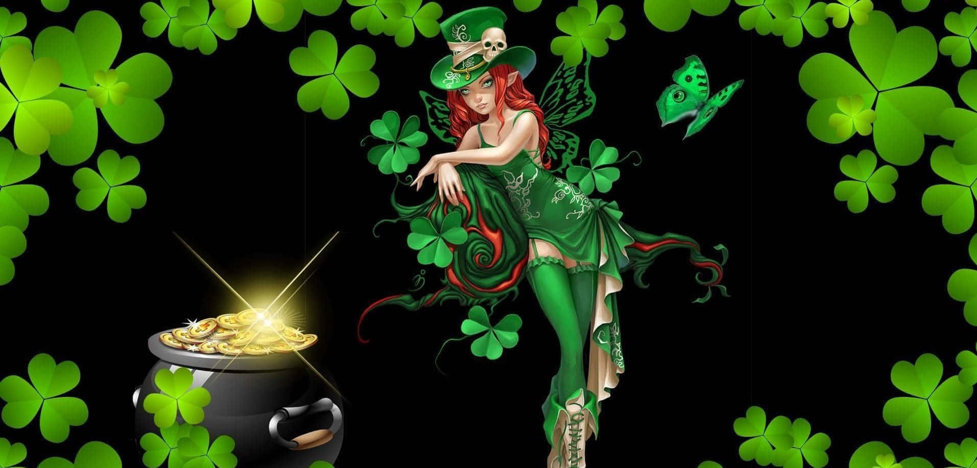 Celtic Irish 桌布 壁紙 — 一個充滿活力的綠色妖精，紅髮，戴著骷髏裝飾的帽子，在黑色背景前，旁邊是一個被三葉草包圍的發光金鍋。
