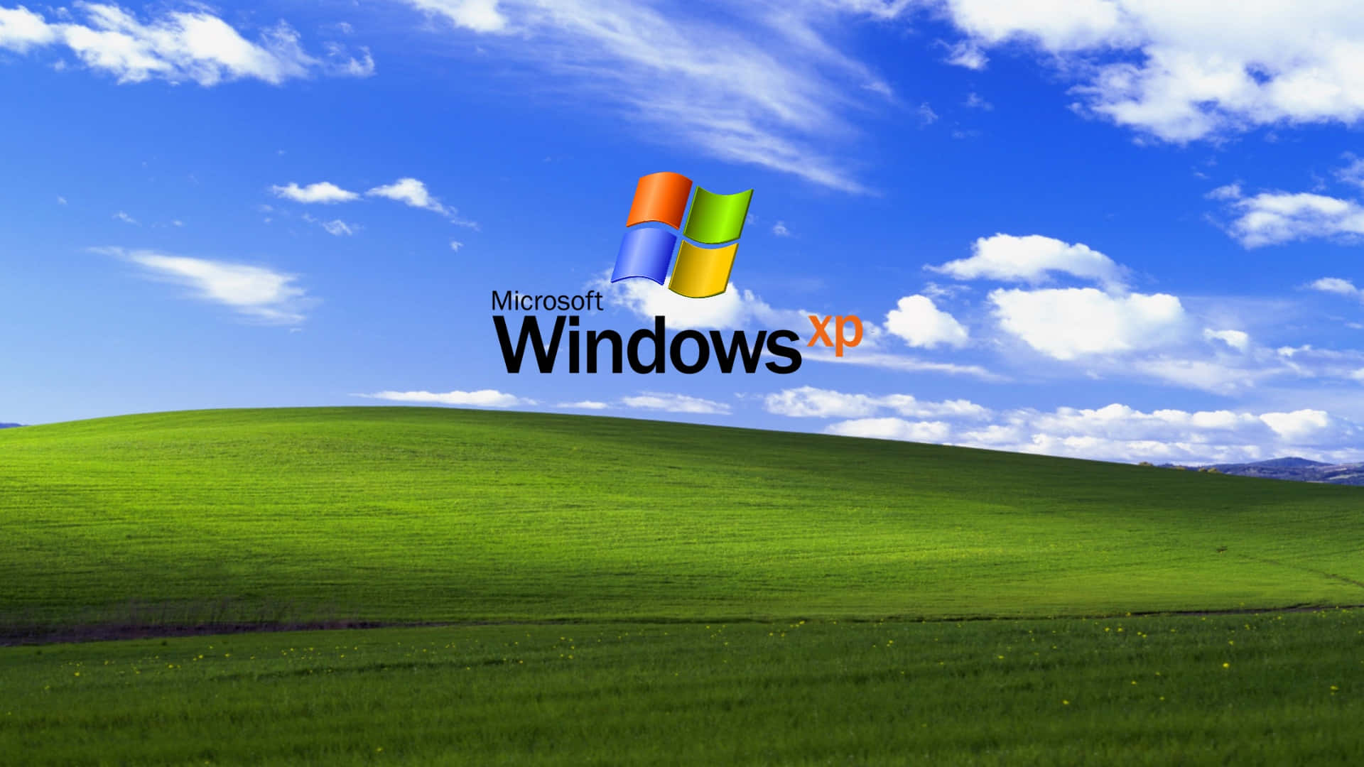 Windows XP標誌在綠色山丘和藍天之上 — Valorant Logo 壁紙