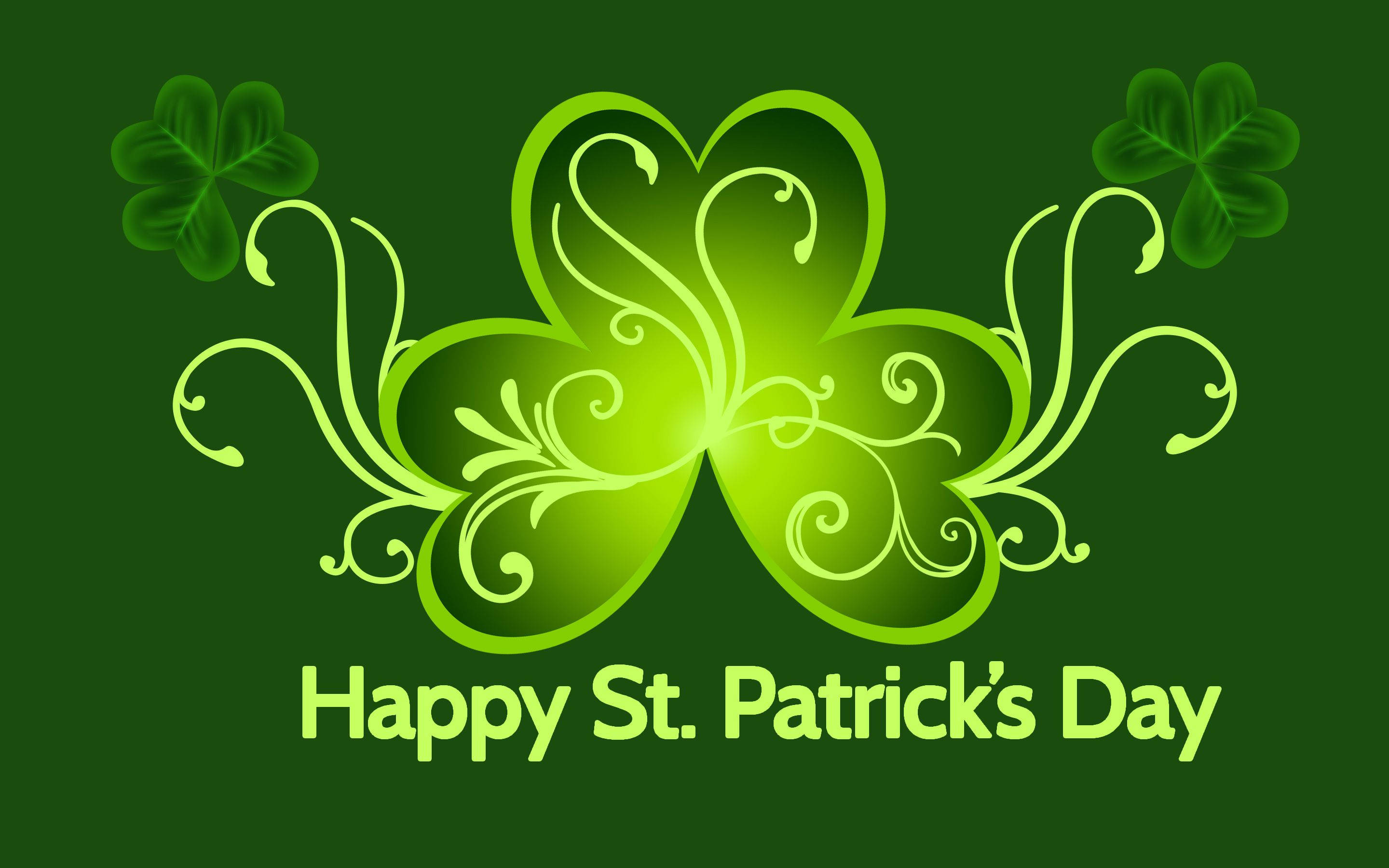St Patrick's Day 桌布 壁紙 — 一個充滿活力的綠色裝飾三葉草，帶有旋轉的藤蔓，在深綠色背景上發光，下方有文字。
