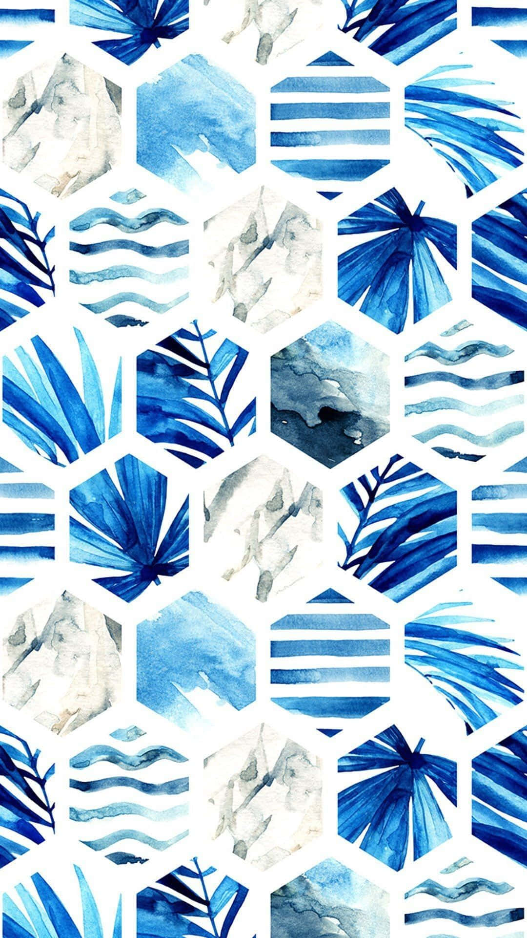 Blue Watercolor 桌布 壁紙 — 一個充滿活力的藍色水彩圖案，在白色背景上的六邊形框架內有熱帶樹葉和波浪。