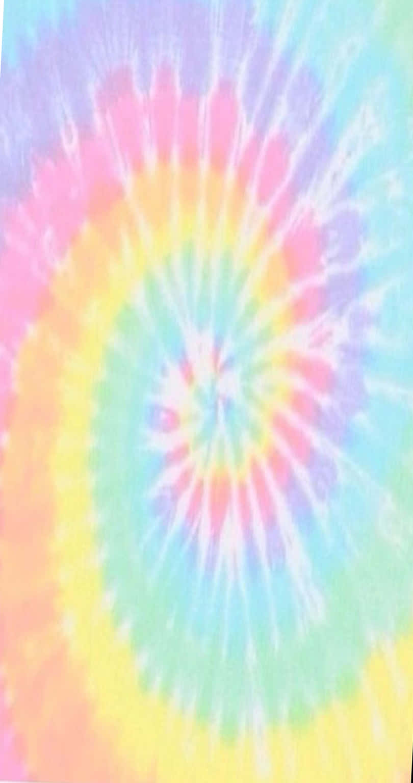 Pastel Tie Dye 桌布 壁紙 — 一個充滿活力的螺旋紮染圖案，以柔和彩虹色調在白色背景上向外擴散。