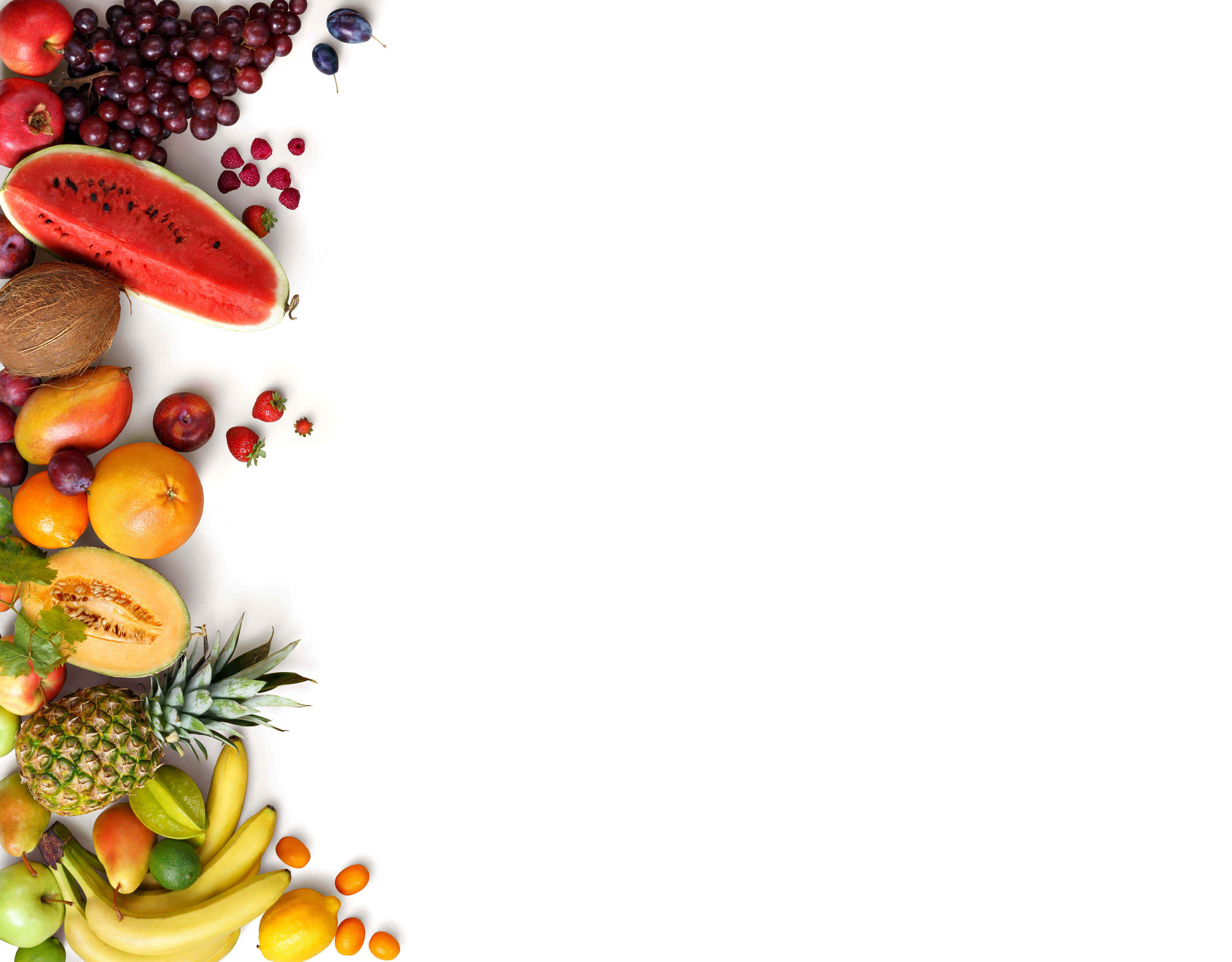 Fruit 桌布 壁紙 — 一個充滿活力的邊框，由各種熱帶和時令水果以對角線排列在潔淨的白色背景上。
