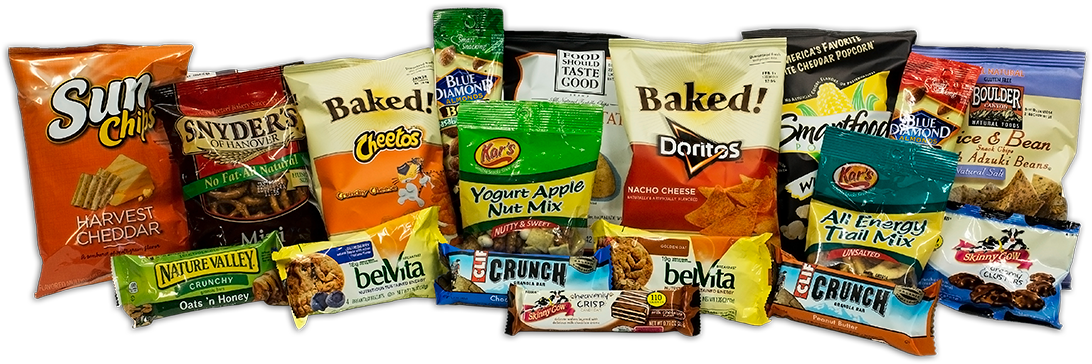 Snack 桌布 壁紙 — 一個充滿活力的零食袋系列，包括薯片、堅果和乾果雜錦，排列在黑色背景上。
