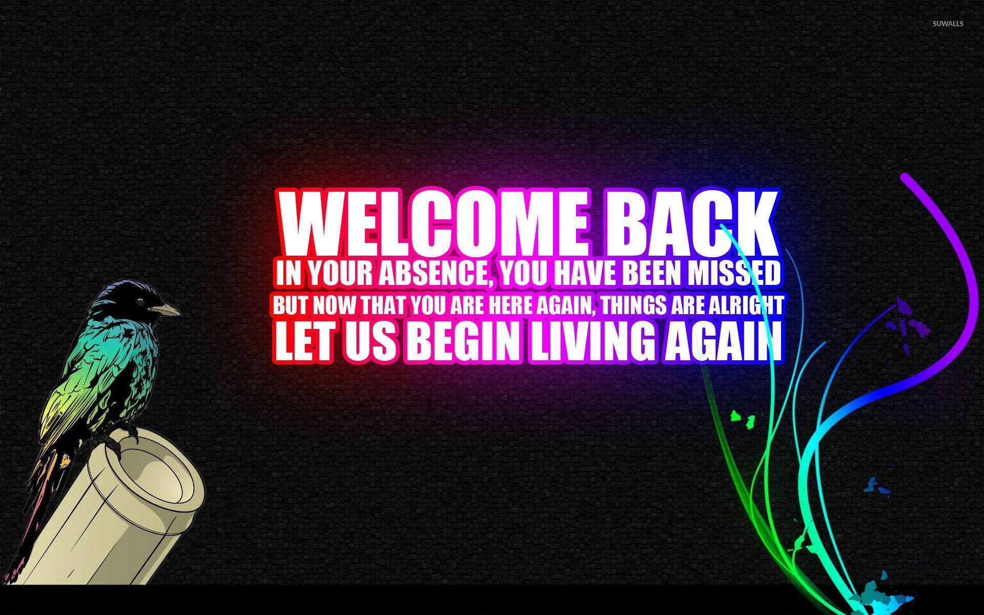 Welcome 桌布 壁紙 — 一個充滿活力的霓虹燈牌，以色彩繽紛的文字和一隻棲息在管道上的風格化鳥兒，在深色紋理背景上歡迎回來。