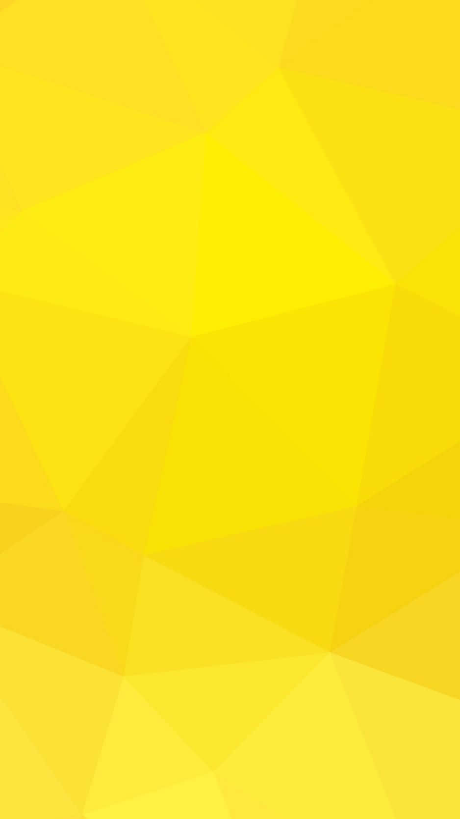 Yellow Geometric 桌布 壁紙 — 一個充滿活力的黃色抽象背景，由柔和的三角形切面組成，帶有微妙的漸變陰影。