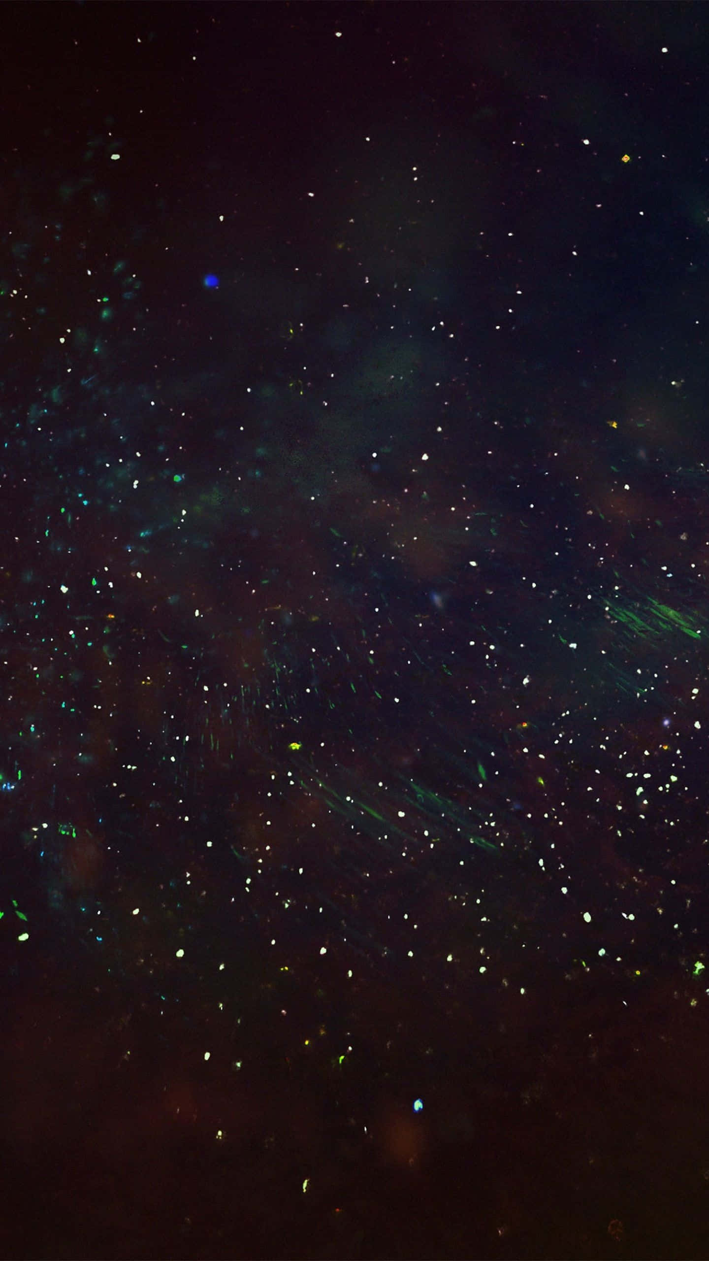 Black Space 桌布 壁紙 — 一個充滿閃爍星星和彩色星雲的宇宙空間，背景深邃黑暗。