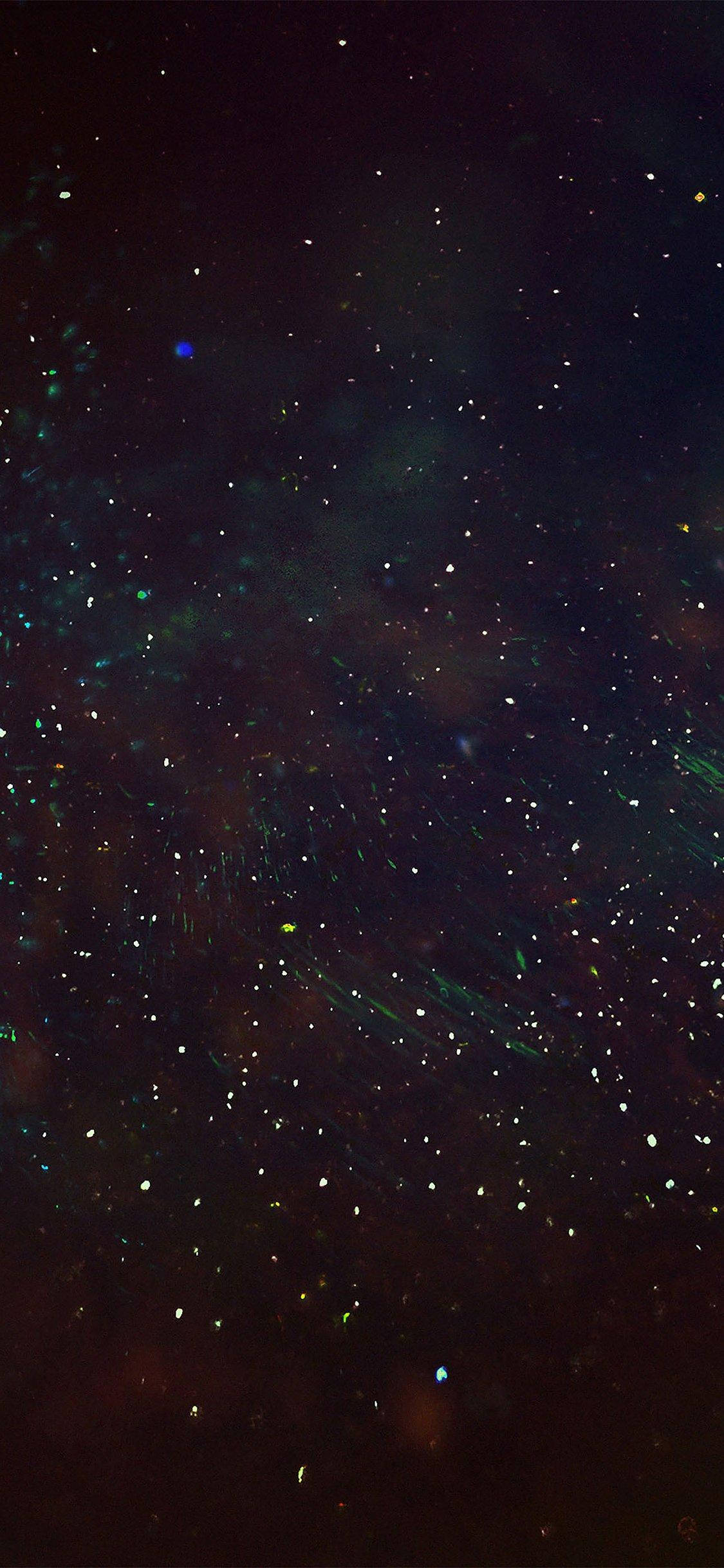 Dark Phone 桌布 壁紙 — 一個充滿閃爍星星和發光星雲的宇宙空間，呈現深藍、綠色和紫色調。