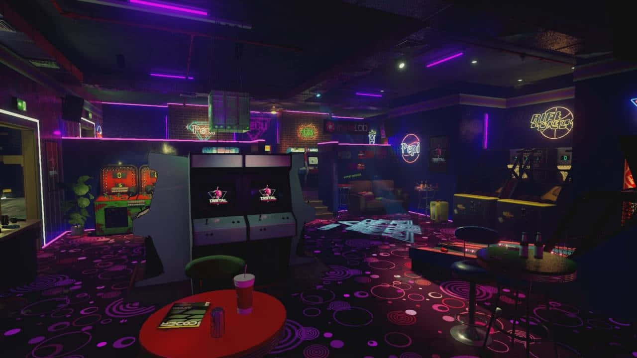 arcade 桌布 壁紙 — 一個充滿霓虹燈的復古遊戲機室，發光的機器和地板上旋轉的紫色圖案。