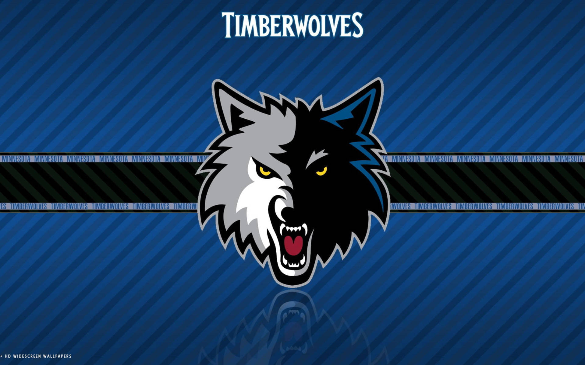 明尼蘇達灰狼 桌布 壁紙 — 一個兇猛的Timberwolves狼標誌，毛色半灰半黑，黃色眼睛，背景為藍色斜紋。